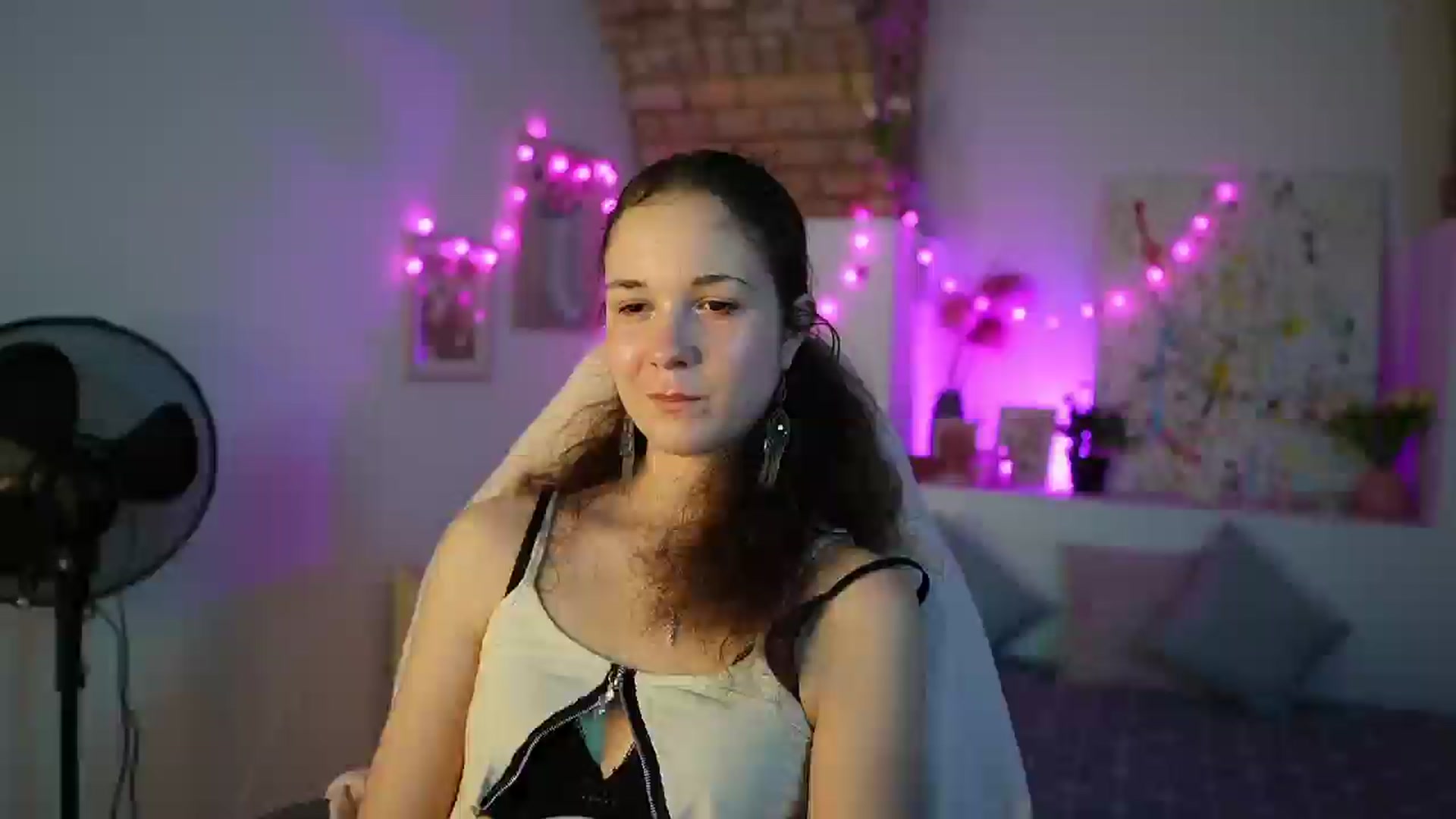 Gallery image thumbnail from Ava__Taylor_'s myfreecams stream on, 12/17/2024, 19:10 image 5 of 20