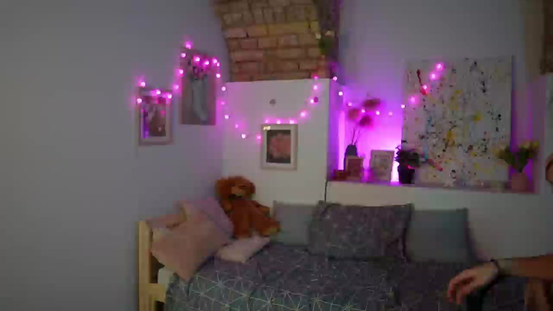 Gallery image thumbnail from Ava__Taylor_'s myfreecams stream on, 01/06/2025, 16:43 image 10 of 20