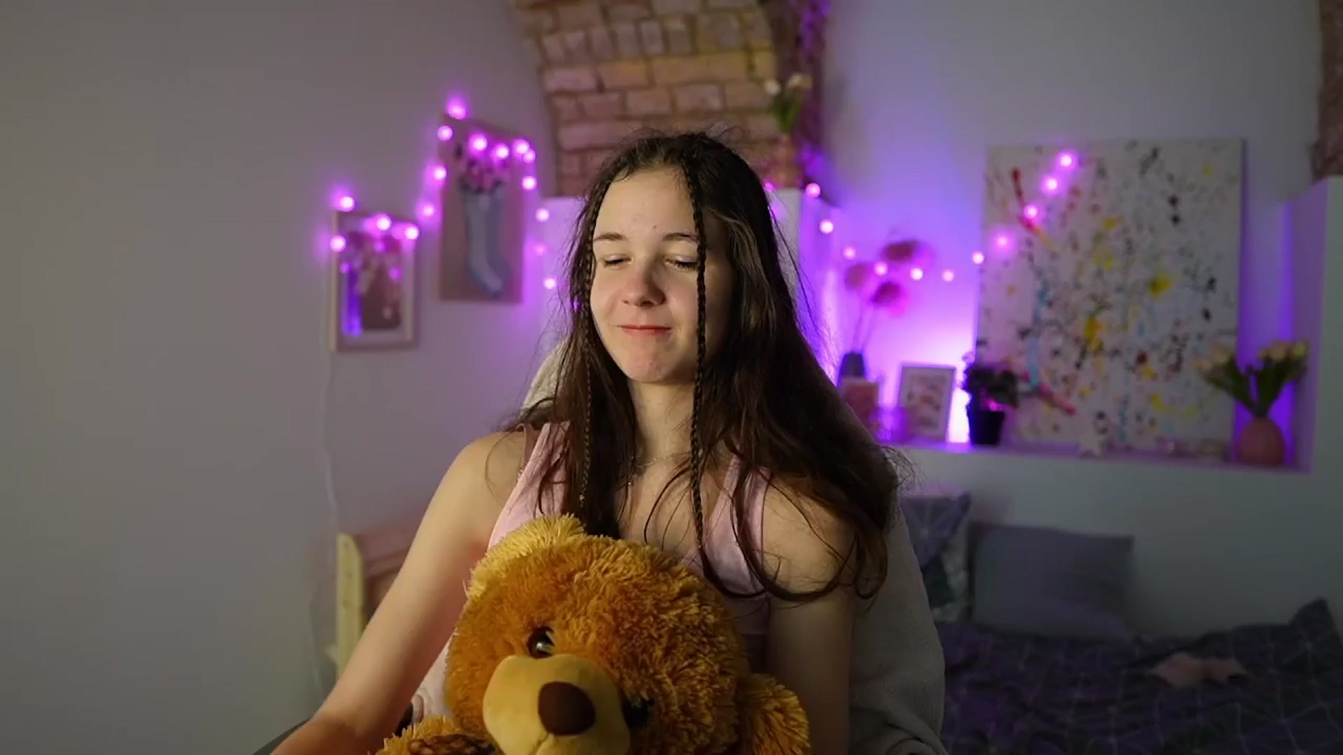 Gallery image thumbnail from Ava__Taylor_'s myfreecams stream on, 01/07/2025, 18:03 image 15 of 20