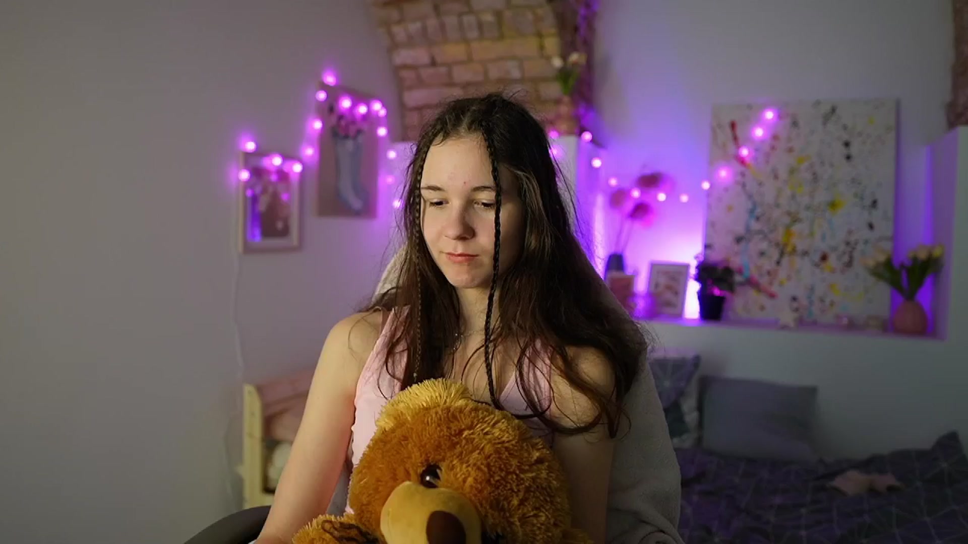 Gallery image thumbnail from Ava__Taylor_'s myfreecams stream on, 01/07/2025, 18:03 image 19 of 20