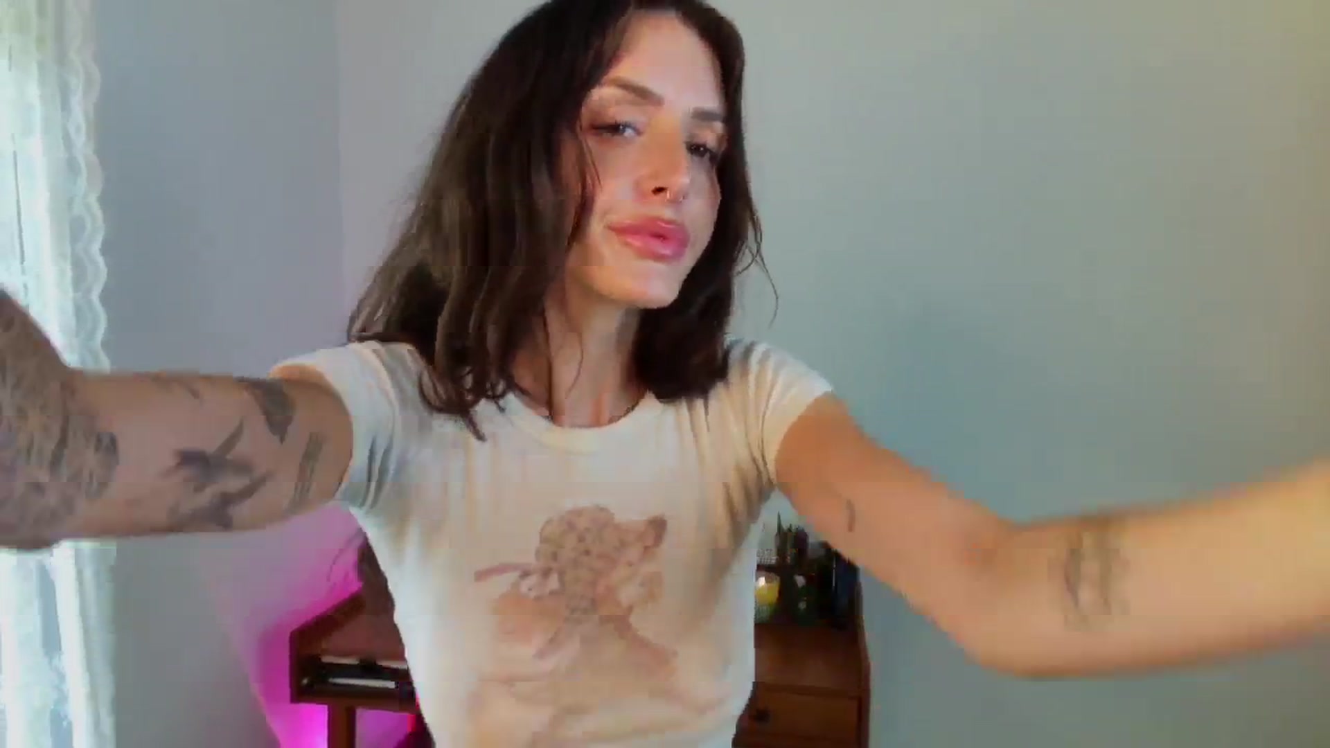 Gallery image thumbnail from Ava____'s myfreecams stream on, 05/05/2025, 20:32 image 7 of 20