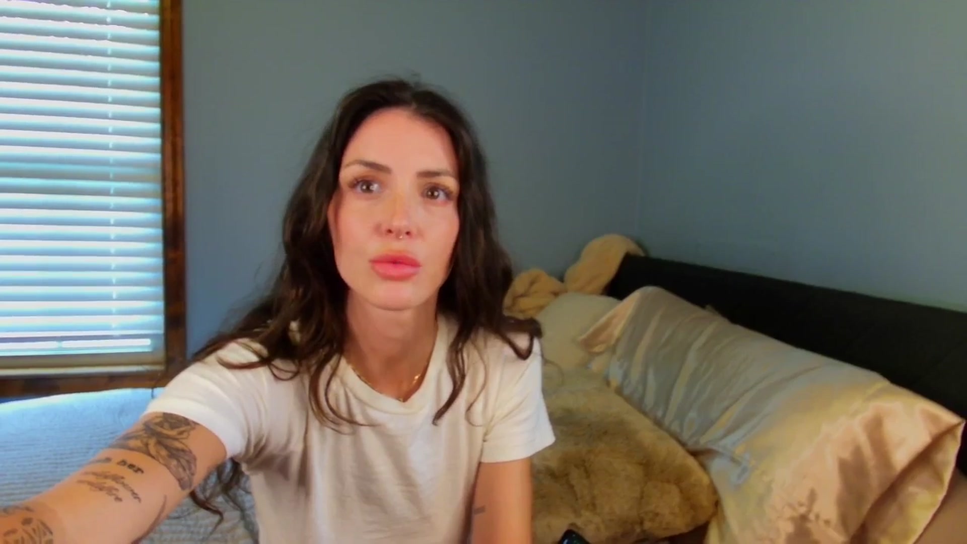 Gallery image thumbnail from Ava____'s myfreecams stream on, 05/12/2025, 20:39 image 19 of 20