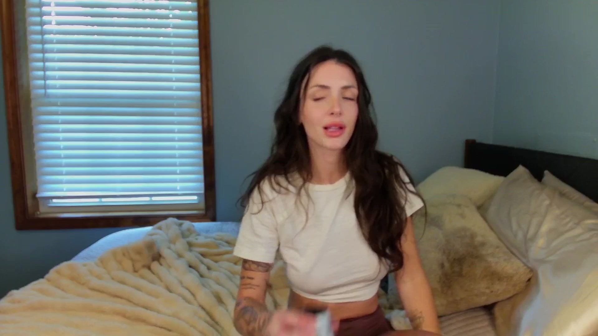 Gallery image thumbnail from Ava____'s myfreecams stream on, 05/12/2025, 20:39 image 5 of 20
