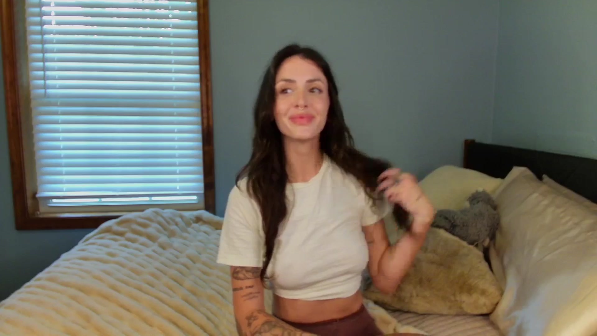 Gallery image thumbnail from Ava____'s myfreecams stream on, 05/12/2025, 20:39 image 8 of 20