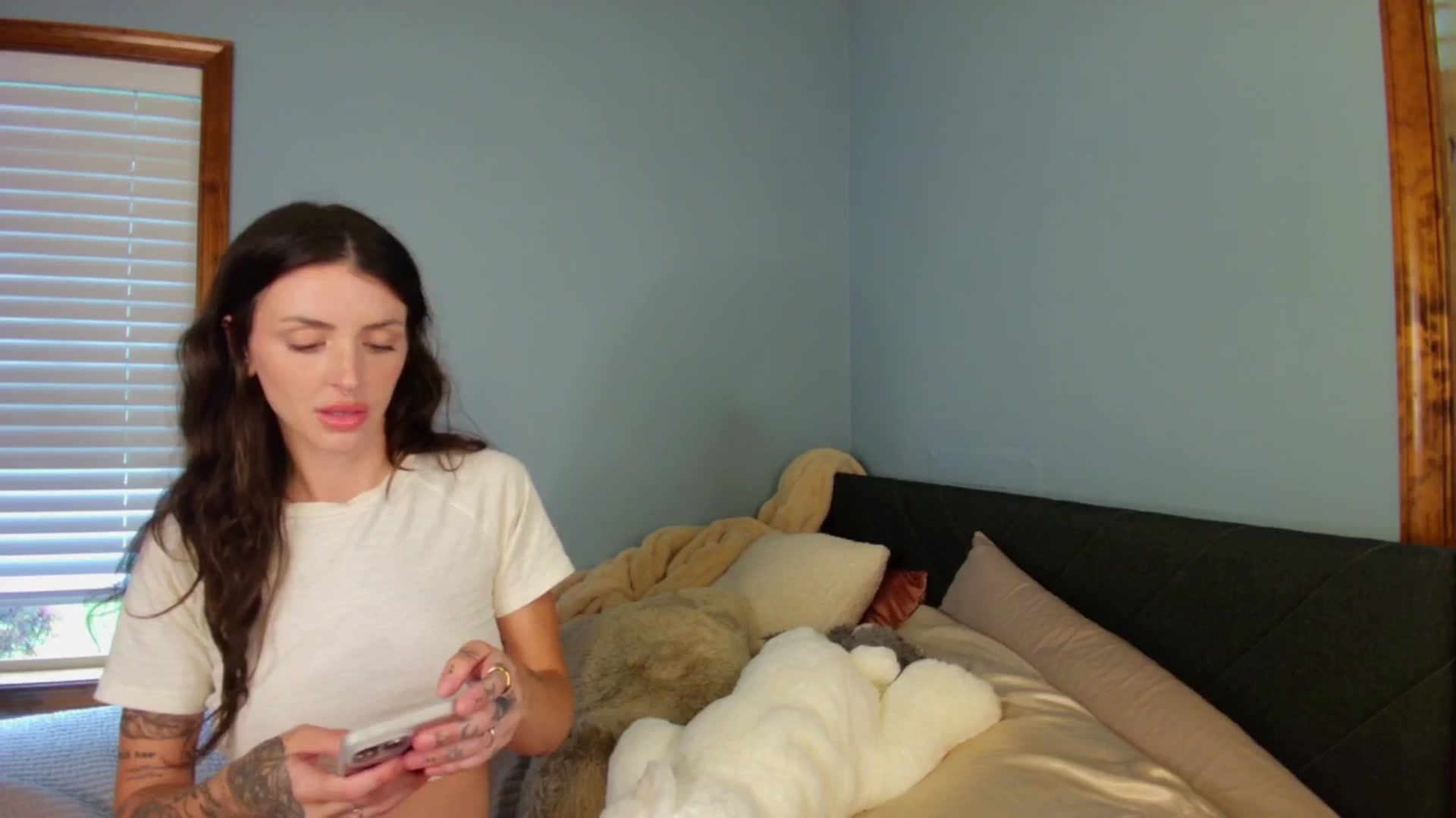 Gallery image thumbnail from Ava____'s myfreecams stream on, 05/12/2025, 21:47 image 19 of 20