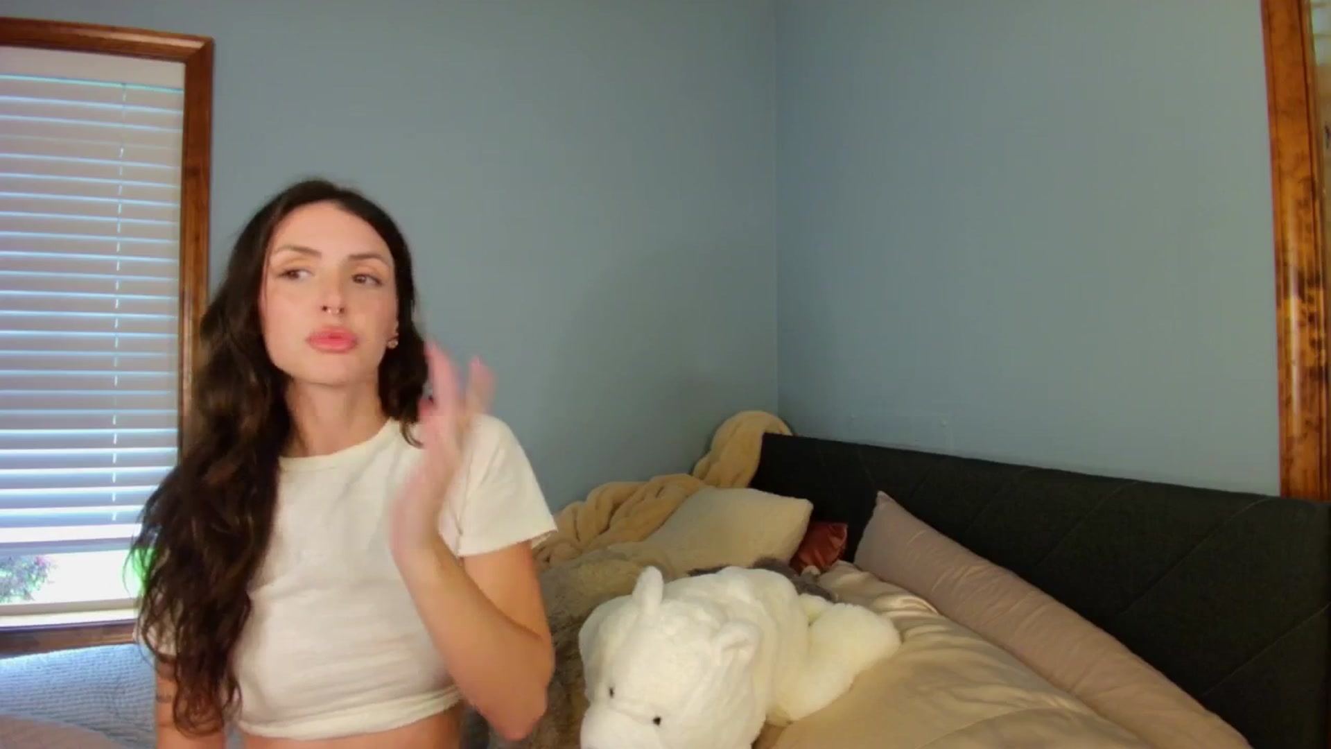 Gallery image thumbnail from Ava____'s myfreecams stream on, 05/12/2025, 21:47 image 17 of 20