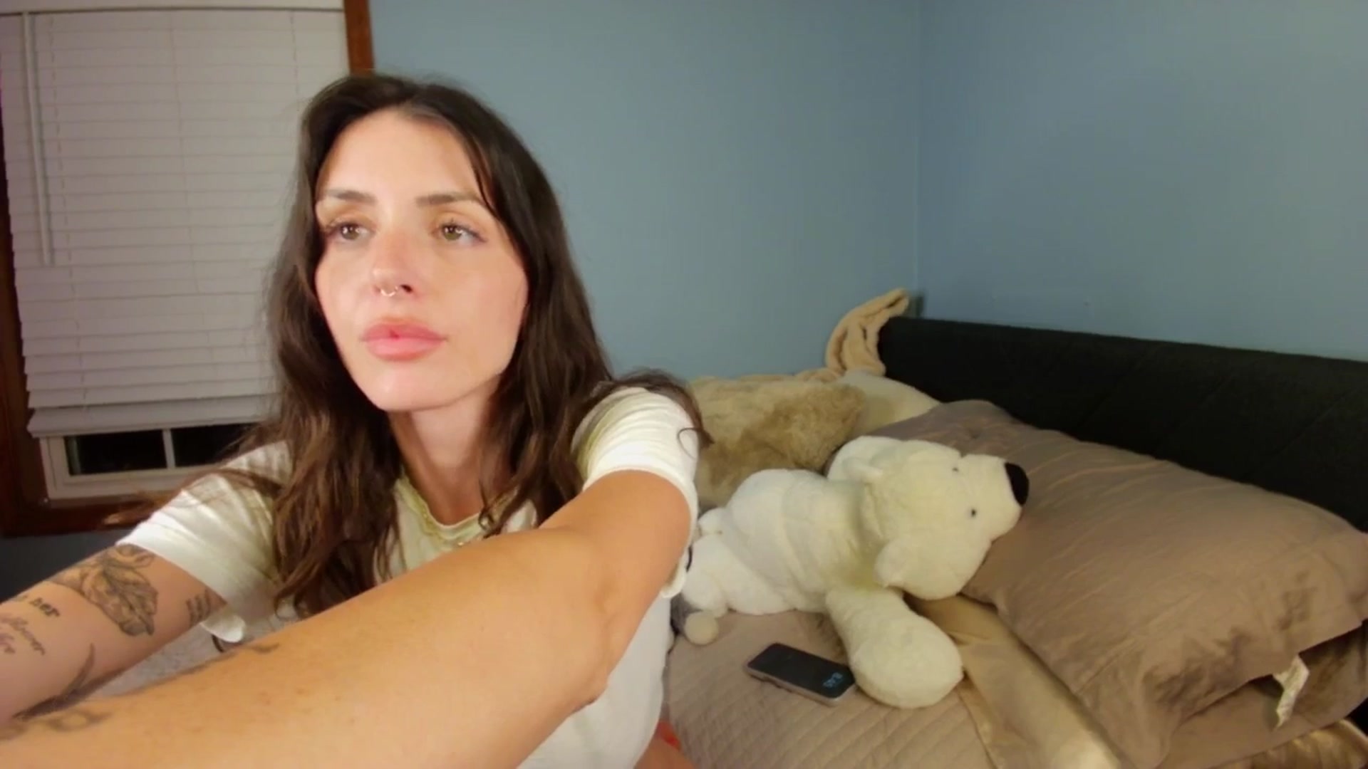 Gallery image thumbnail from Ava____'s myfreecams stream on, 05/13/2025, 01:25 image 12 of 20
