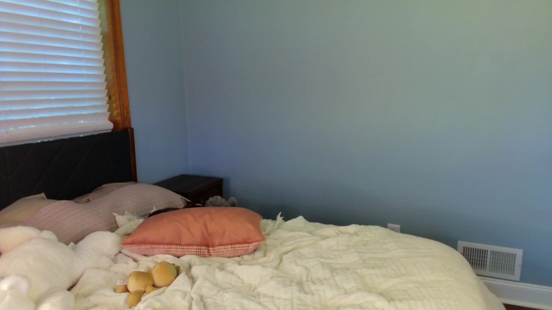 Gallery image thumbnail from Ava____'s myfreecams stream on, 05/17/2025, 21:51 image 13 of 20