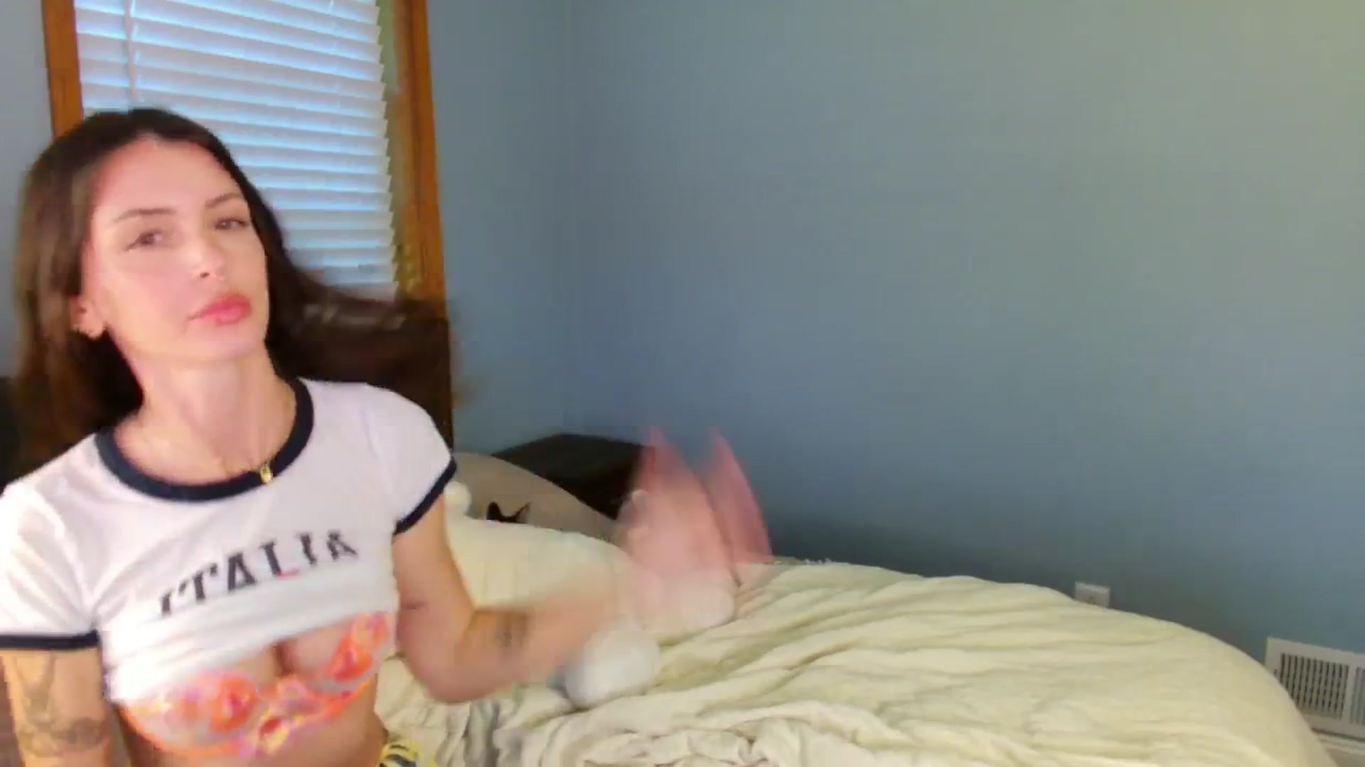 Gallery image thumbnail from Ava____'s myfreecams stream on, 05/17/2025, 21:51 image 19 of 20