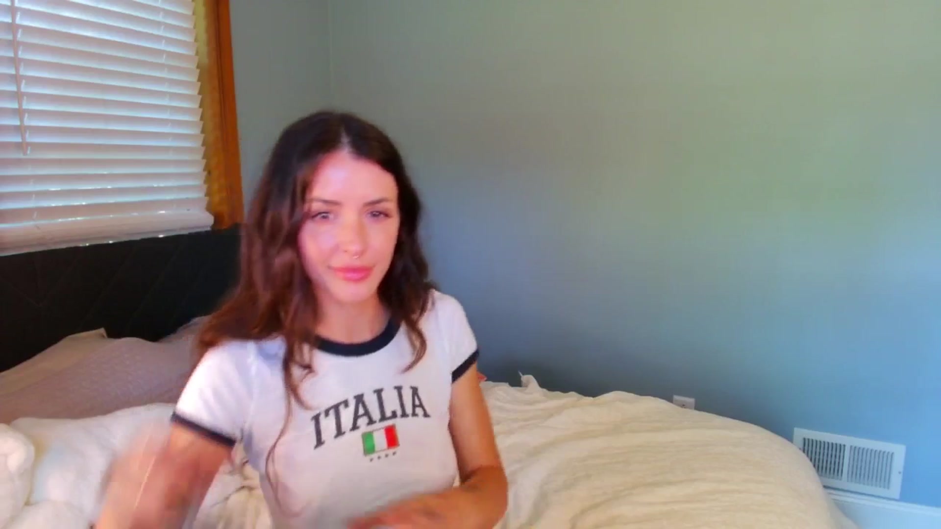 Gallery image thumbnail from Ava____'s myfreecams stream on, 05/17/2025, 21:51 image 7 of 20