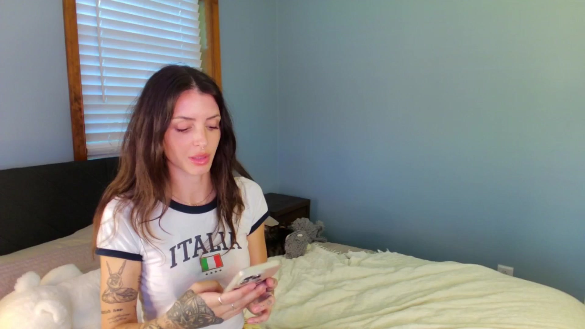 Gallery image thumbnail from Ava____'s myfreecams stream on, 05/17/2025, 21:51 image 15 of 20