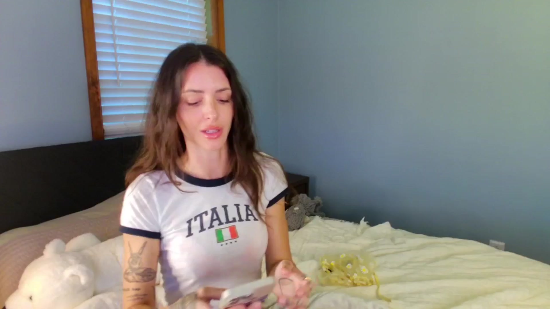 Gallery image thumbnail from Ava____'s myfreecams stream on, 05/17/2025, 21:51 image 14 of 20
