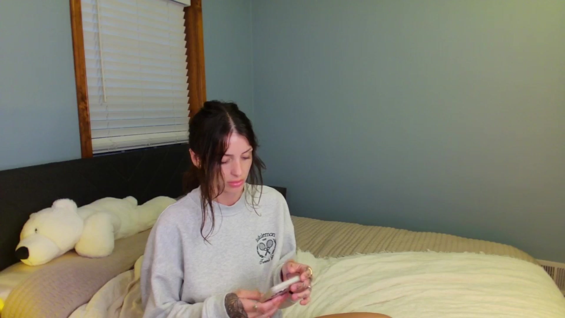 Gallery image thumbnail from Ava____'s myfreecams stream on, 05/18/2025, 24:05 image 17 of 20