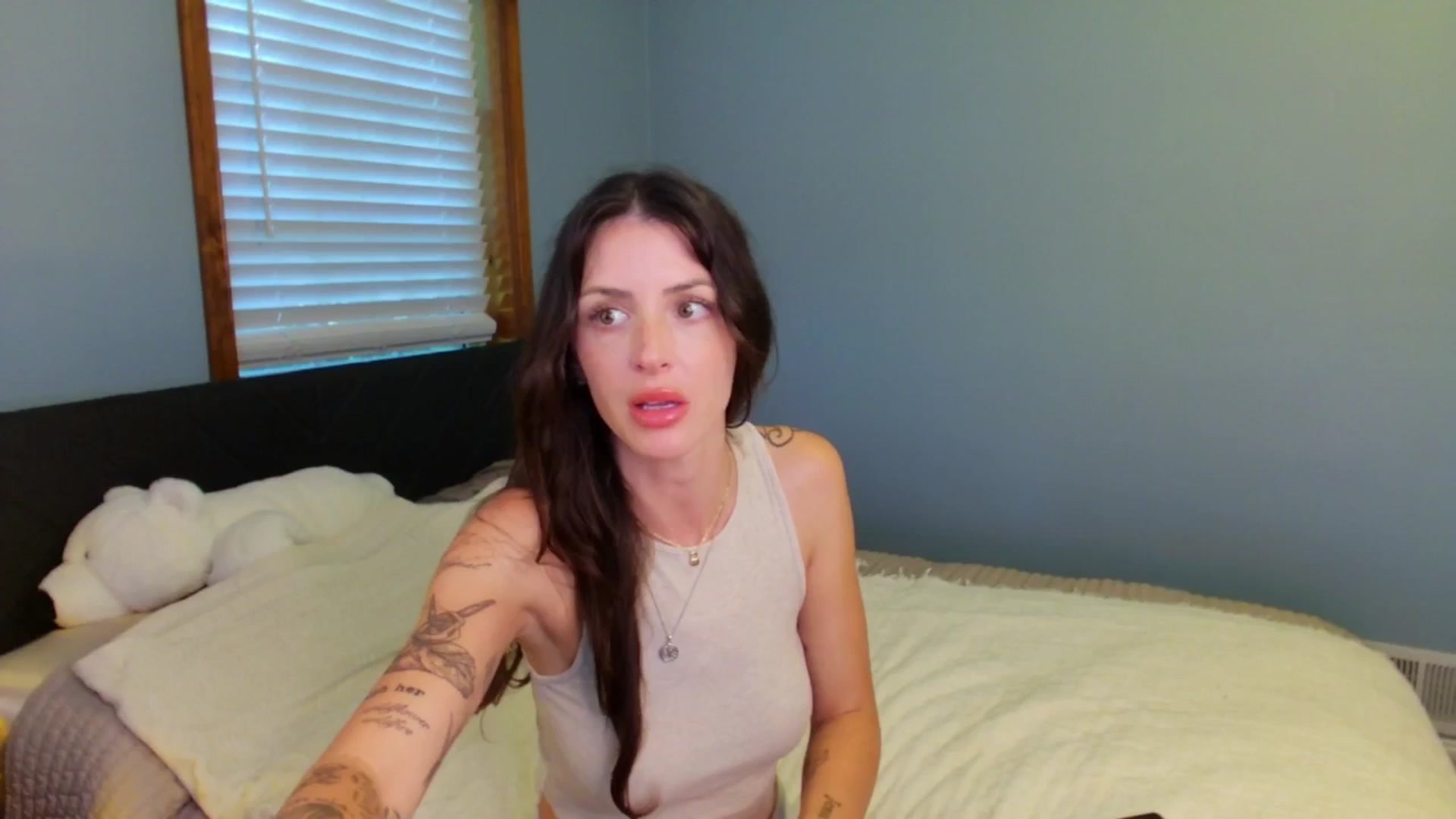 Gallery image thumbnail from Ava____'s myfreecams stream on, 05/18/2025, 24:05 image 1 of 20