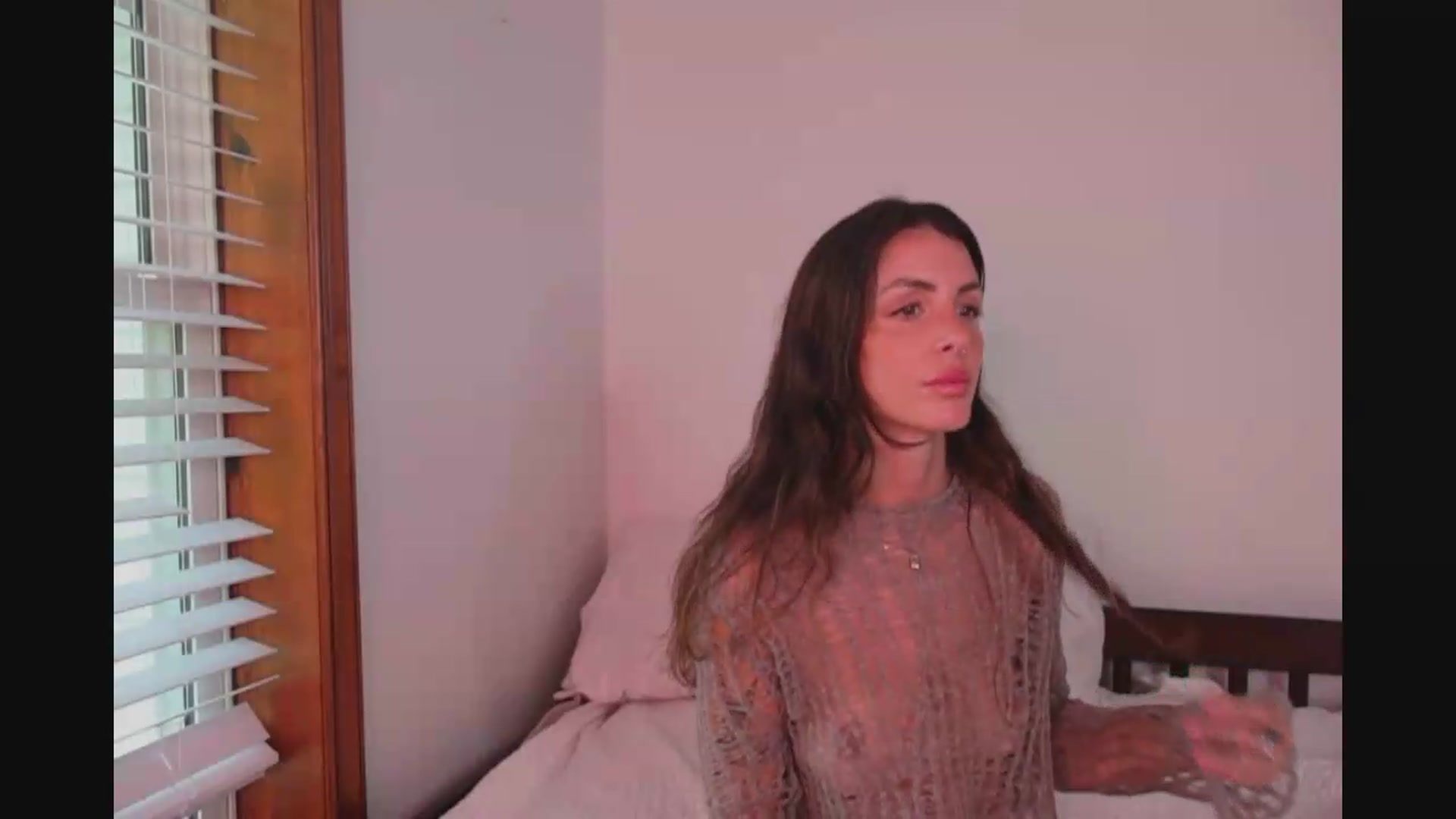 Gallery image thumbnail from Ava____'s myfreecams stream on, 08/11/2026, 18:27 image 15 of 20