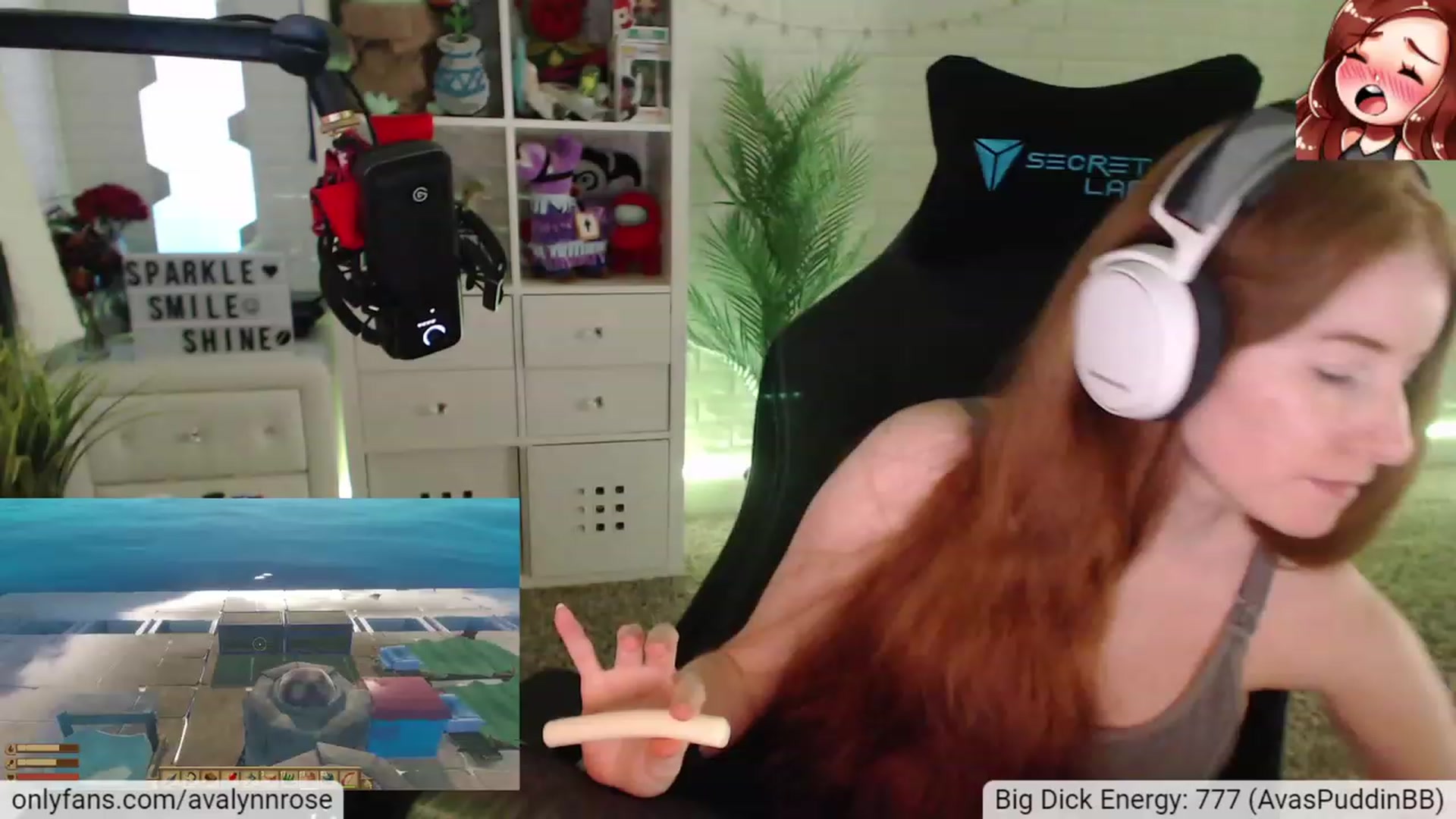Gallery image thumbnail from AvalynnRose's myfreecams stream on, 12/05/2022, 02:13 image 15 of 20