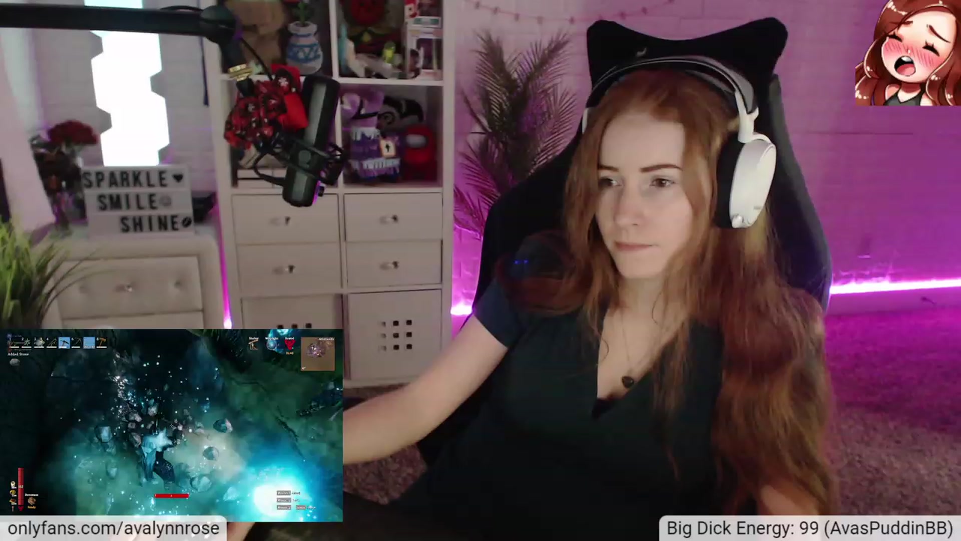 Gallery image thumbnail from AvalynnRose's myfreecams stream on, 12/10/2022, 01:25 image 10 of 20