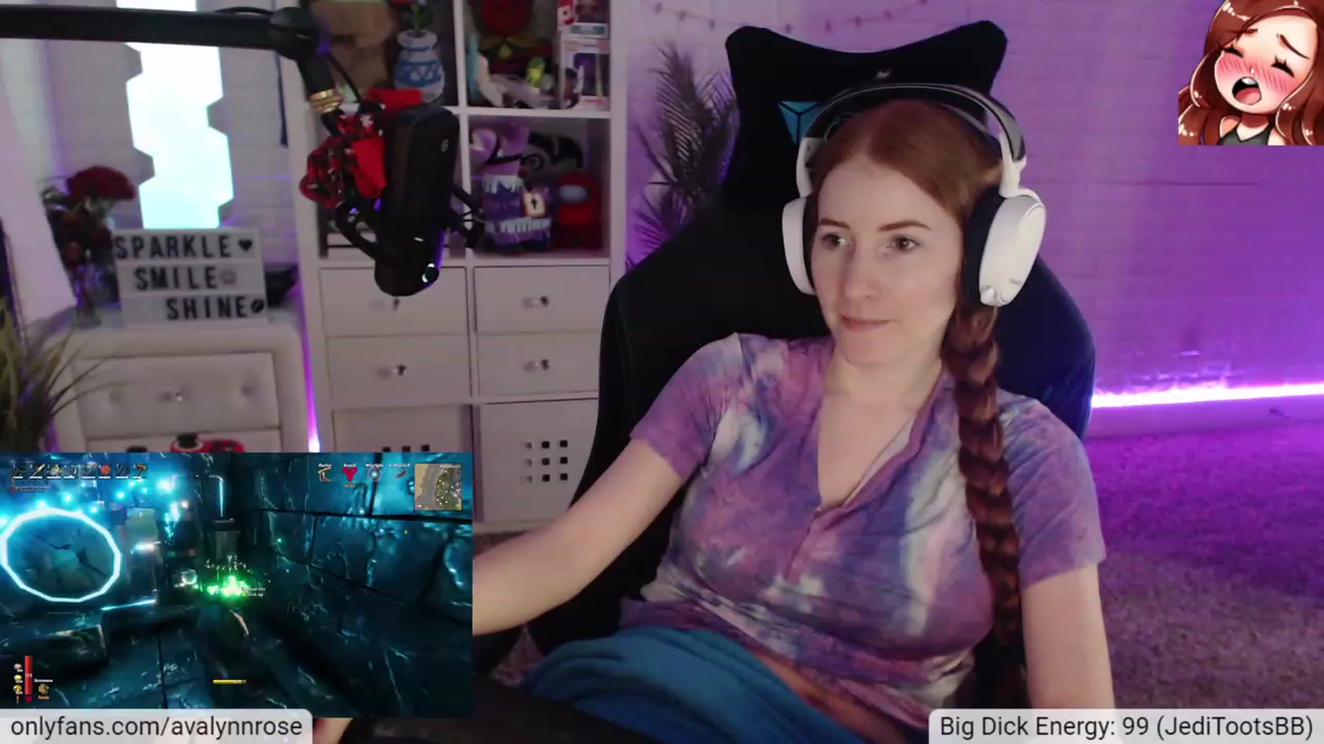 Gallery image thumbnail from AvalynnRose's myfreecams stream on, 12/12/2022, 01:00 image 4 of 20