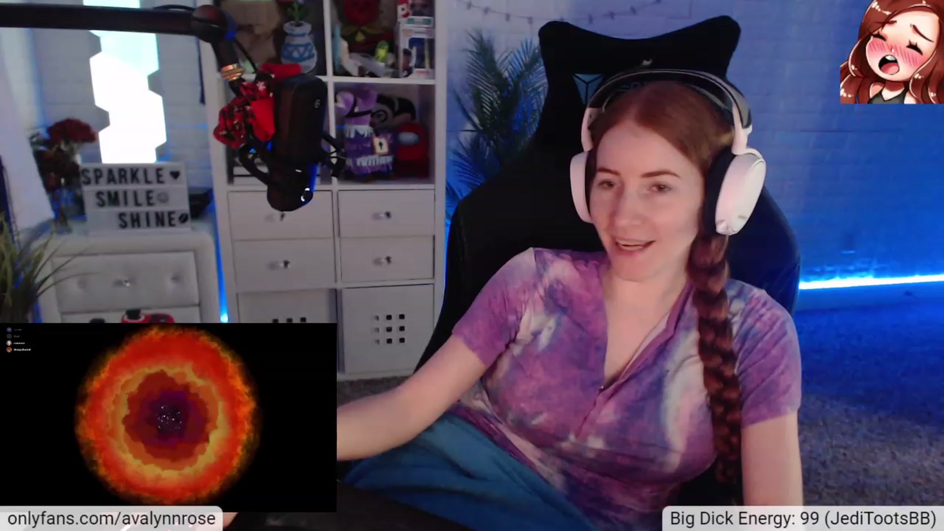 Gallery image thumbnail from AvalynnRose's myfreecams stream on, 12/12/2022, 01:00 image 7 of 20