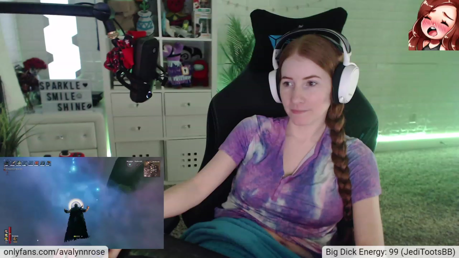 Gallery image thumbnail from AvalynnRose's myfreecams stream on, 12/12/2022, 01:00 image 3 of 20