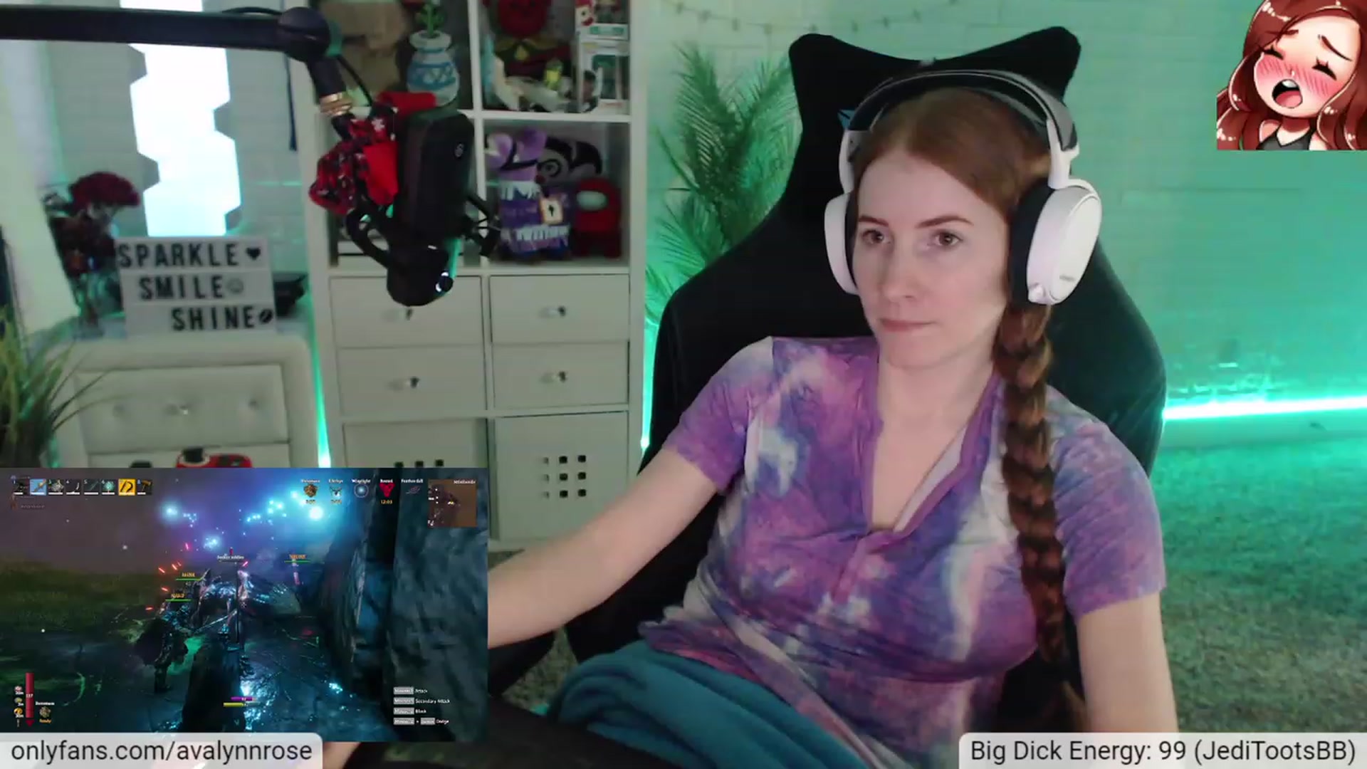 Gallery image thumbnail from AvalynnRose's myfreecams stream on, 12/12/2022, 01:00 image 13 of 20