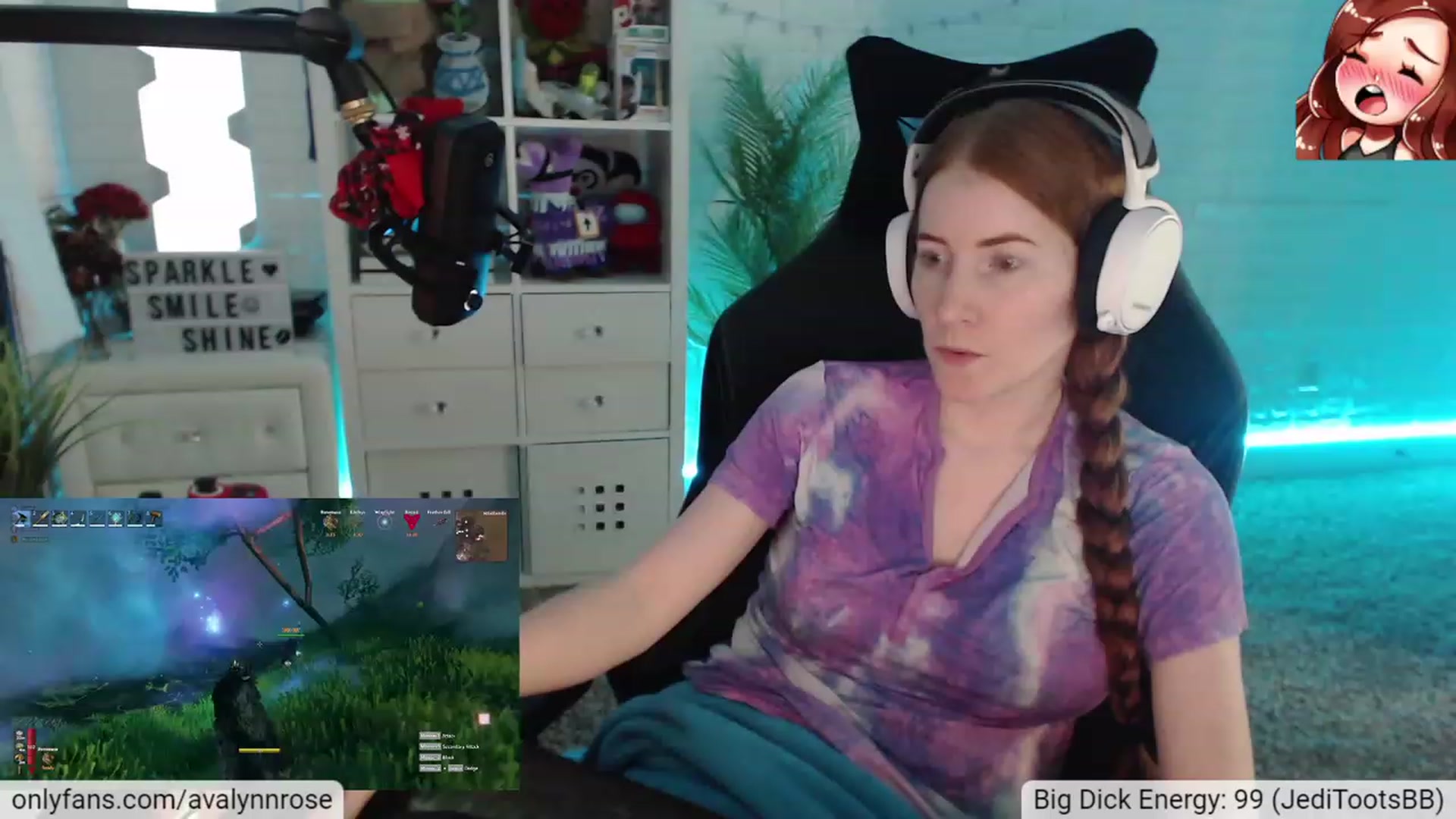 Gallery image thumbnail from AvalynnRose's myfreecams stream on, 12/12/2022, 01:00 image 12 of 20