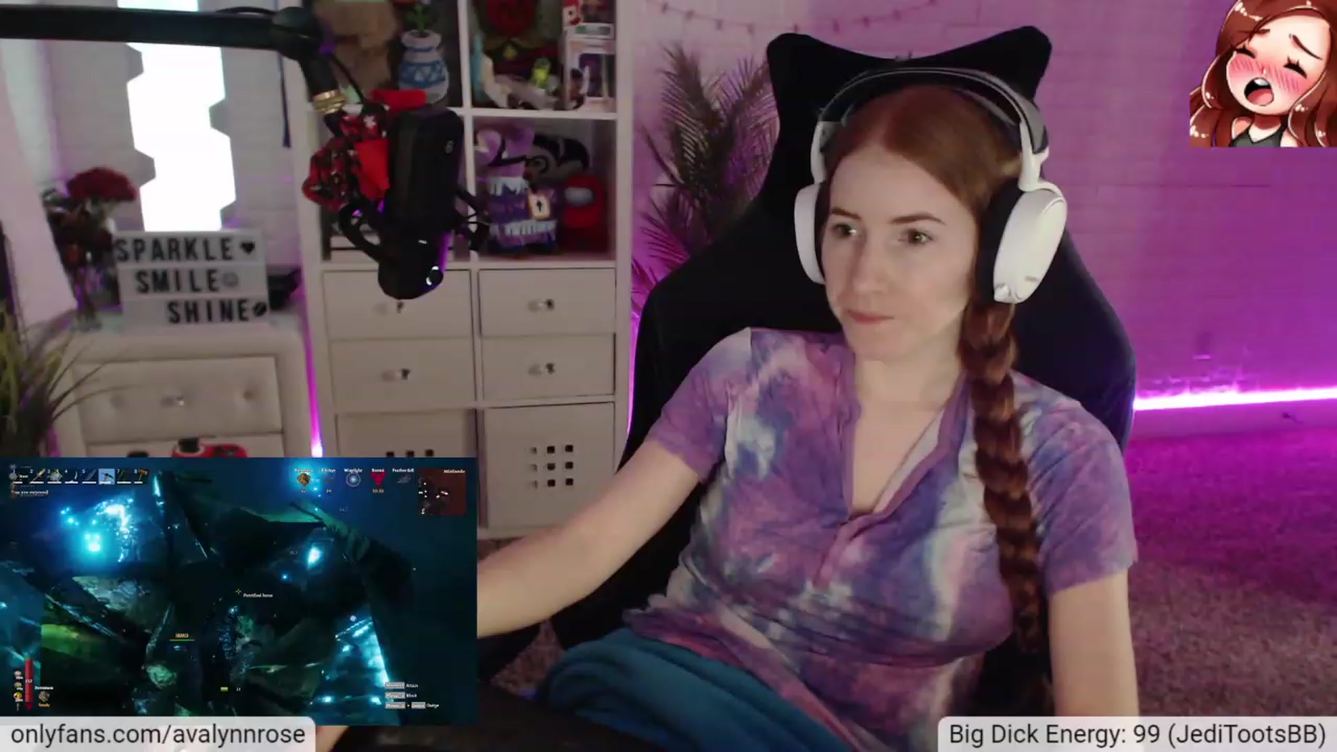 Gallery image thumbnail from AvalynnRose's myfreecams stream on, 12/12/2022, 01:00 image 14 of 20