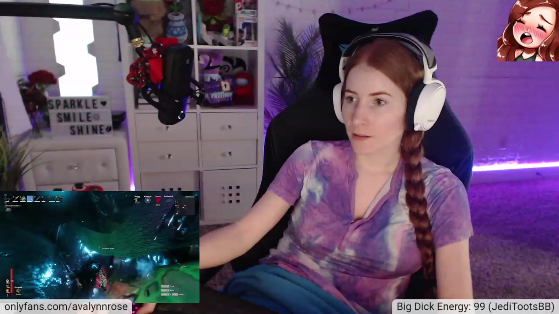 Gallery image thumbnail from AvalynnRose's myfreecams stream on, 12/12/2022, 01:00 image 17 of 20