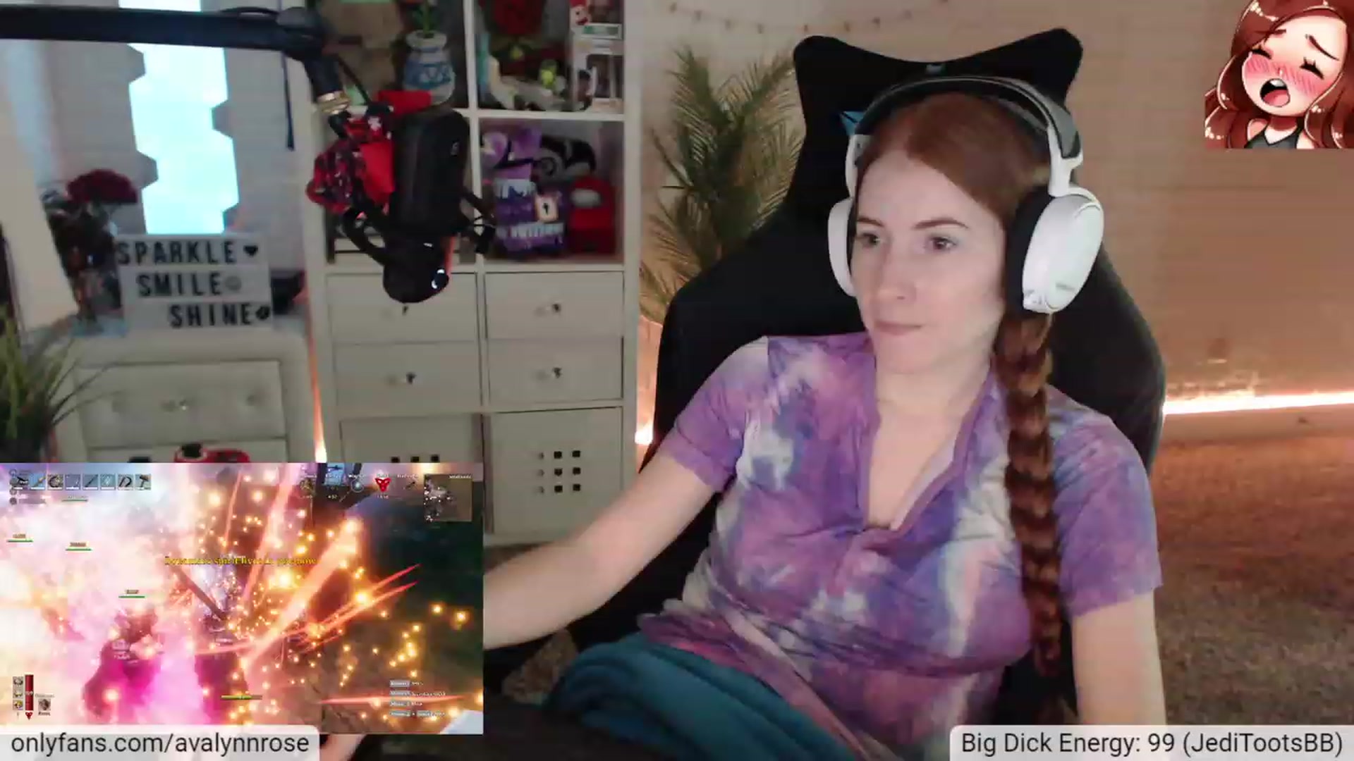Gallery image thumbnail from AvalynnRose's myfreecams stream on, 12/12/2022, 01:00 image 11 of 20