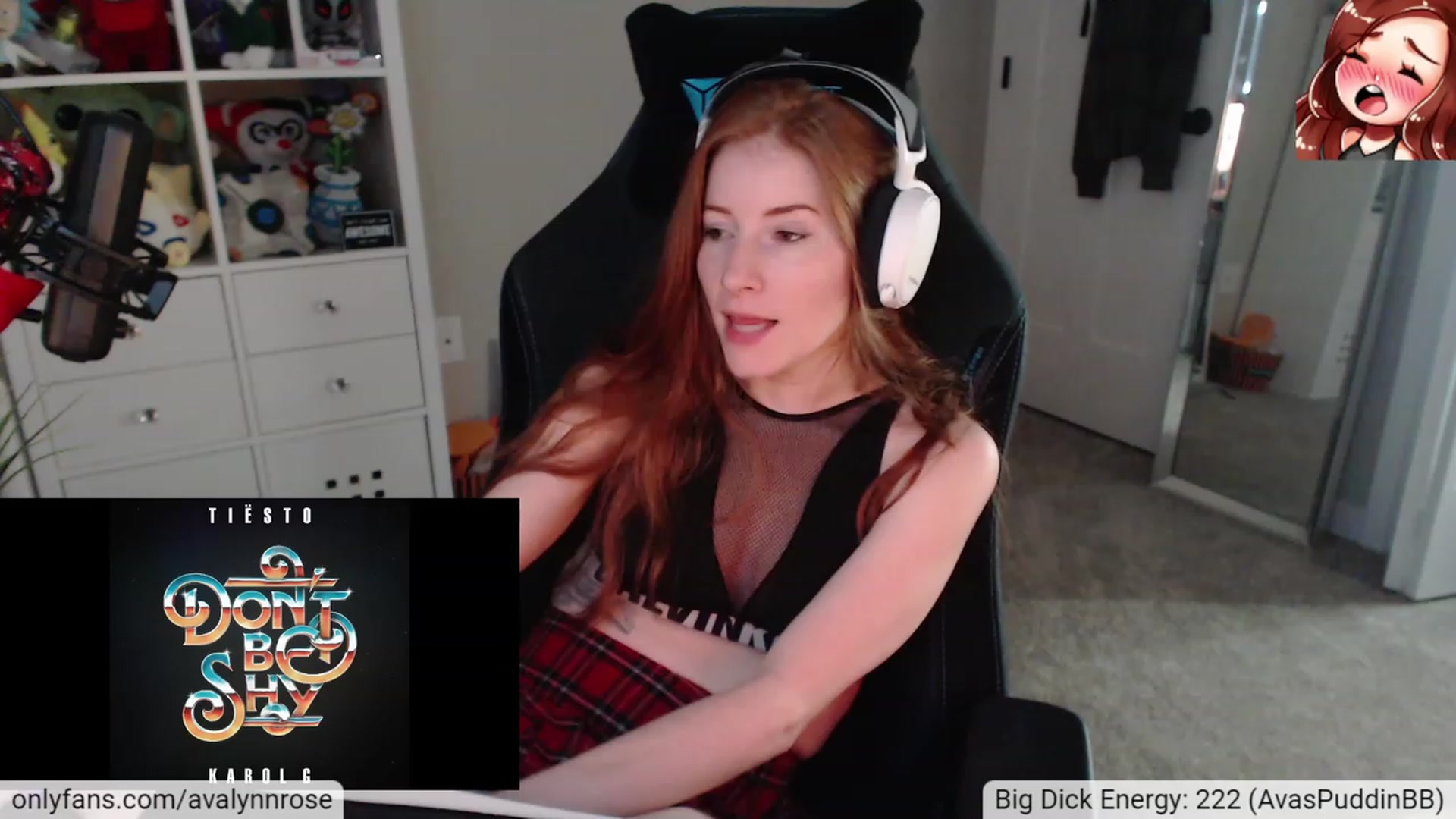 Gallery image thumbnail from AvalynnRose's myfreecams stream on, 10/14/2023, 04:10 image 19 of 20
