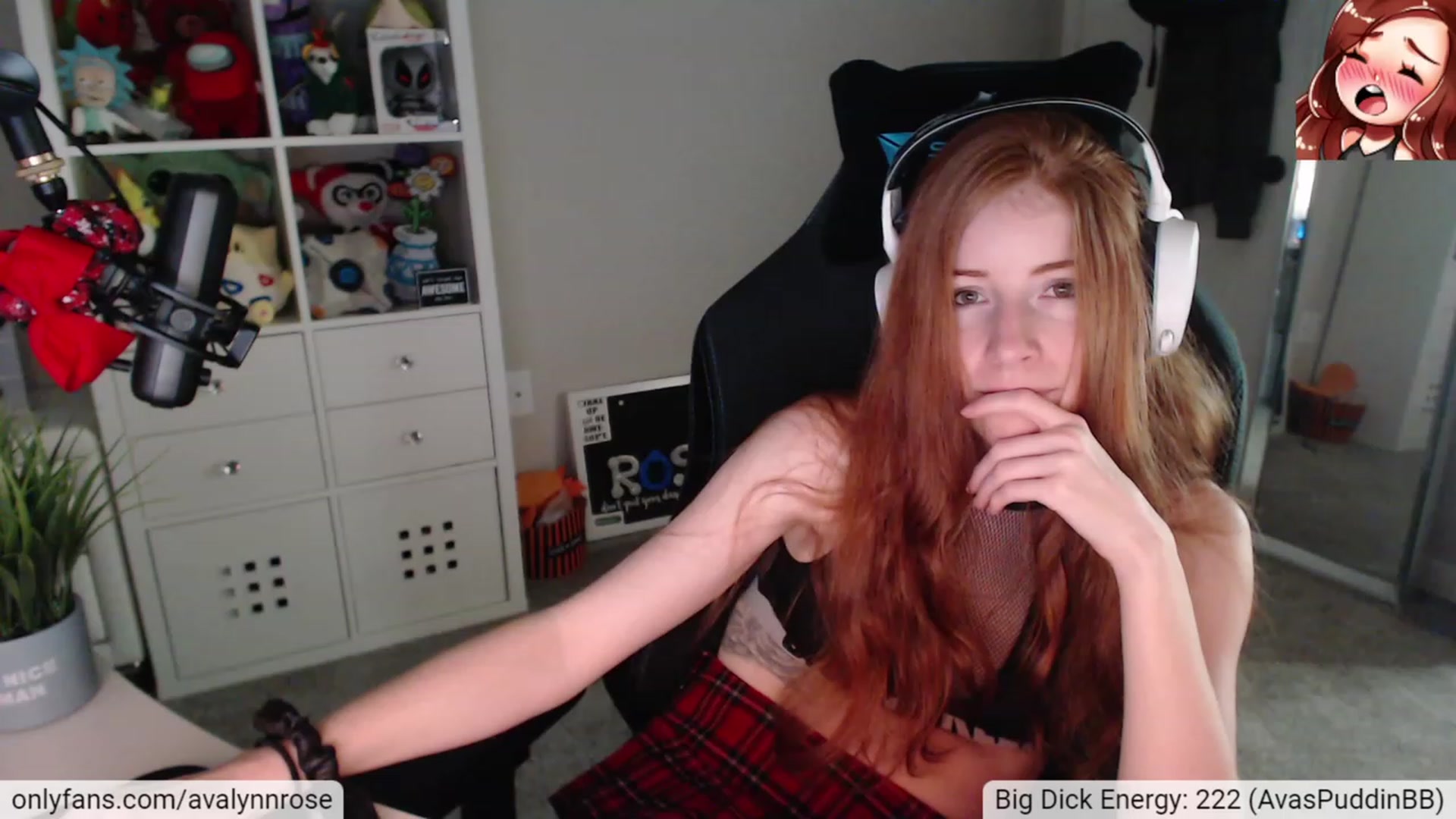 Gallery image thumbnail from AvalynnRose's myfreecams stream on, 10/14/2023, 04:10 image 10 of 20