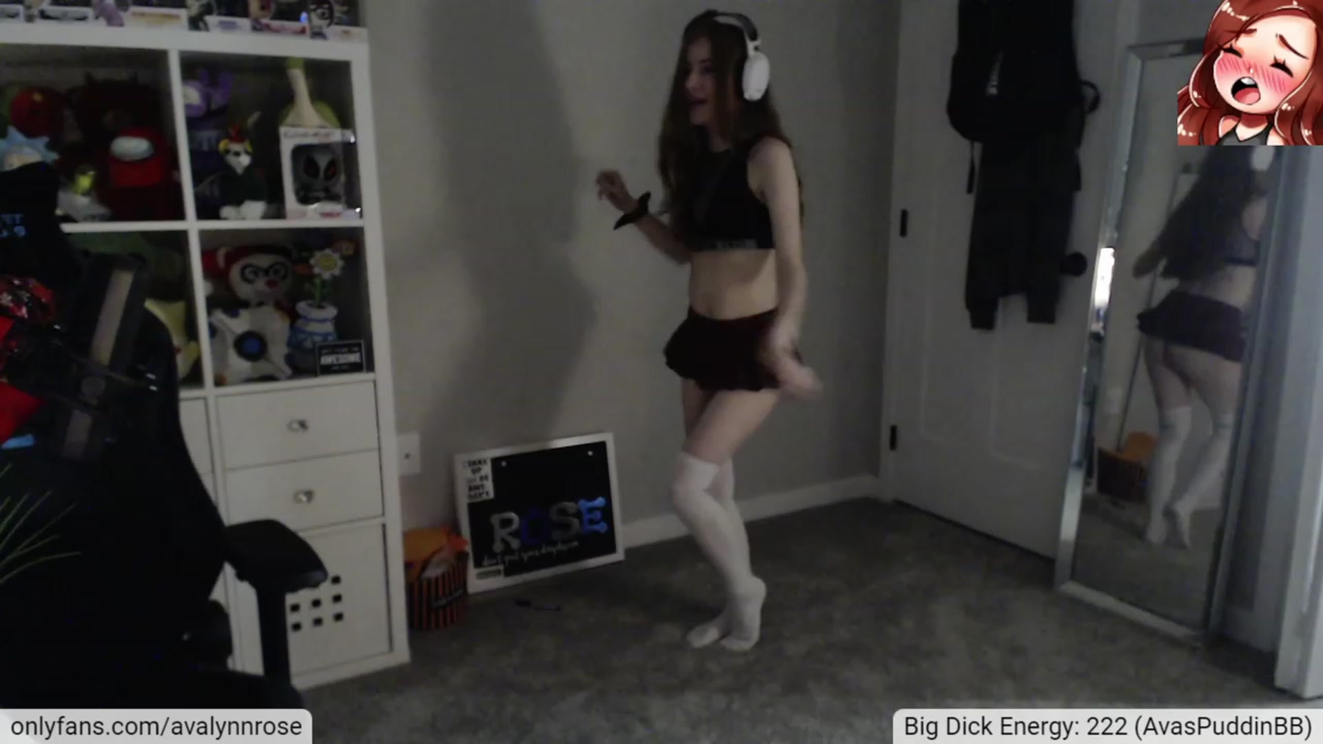 Gallery image thumbnail from AvalynnRose's myfreecams stream on, 10/14/2023, 04:10 image 16 of 20
