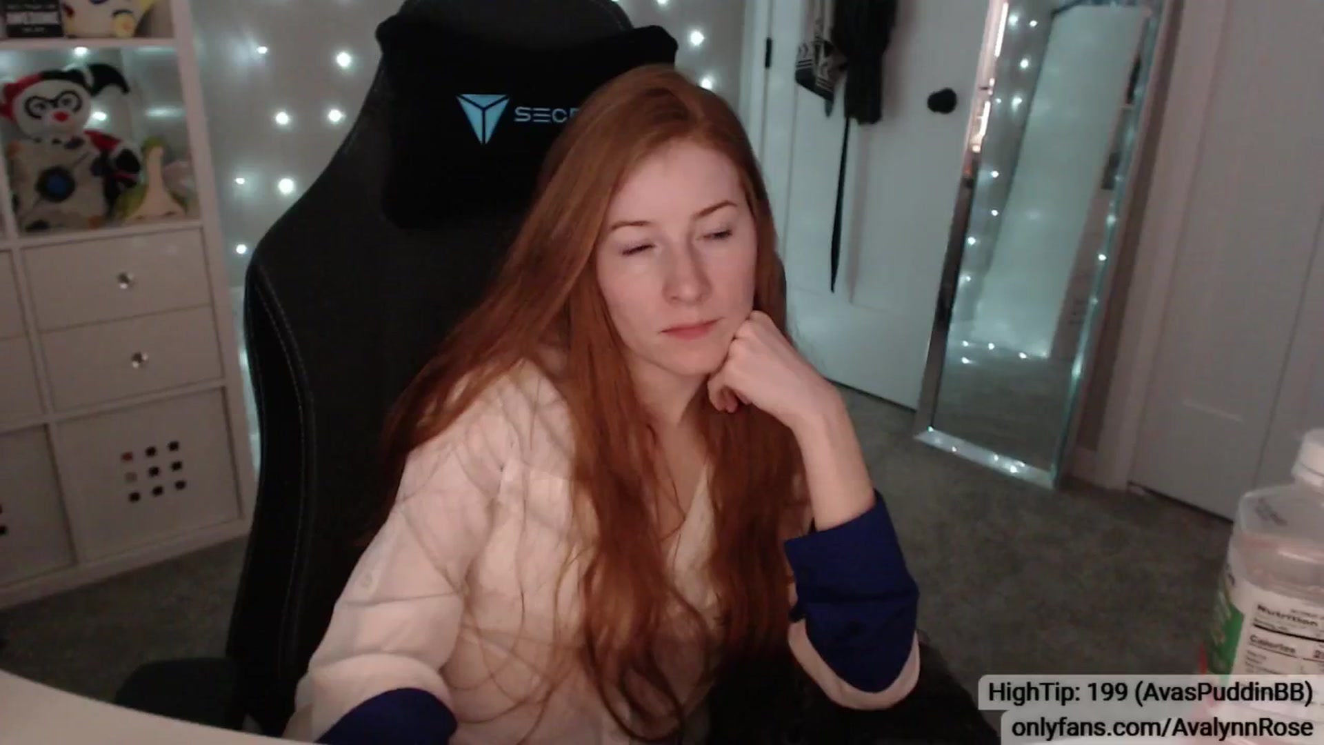 Gallery image thumbnail from AvalynnRose's myfreecams stream on, 05/06/2024, 02:08 image 16 of 20