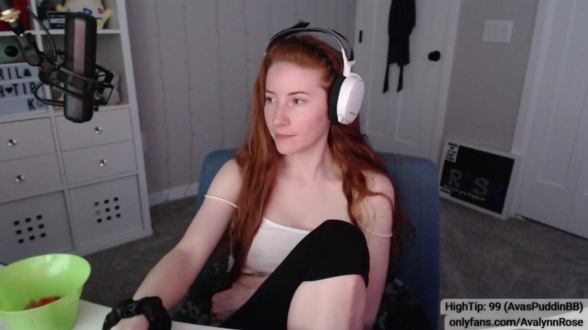 Gallery image thumbnail from AvalynnRose's myfreecams stream on, 06/03/2024, 02:53 image 4 of 20