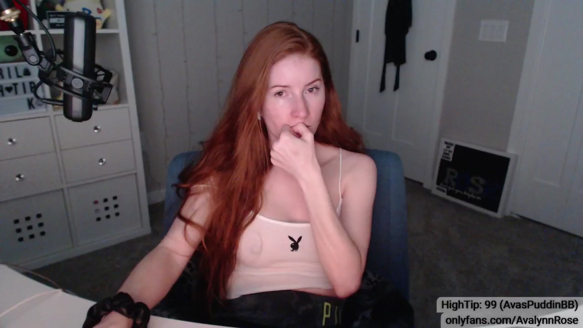 Gallery image thumbnail from AvalynnRose's myfreecams stream on, 06/03/2024, 02:53 image 14 of 20