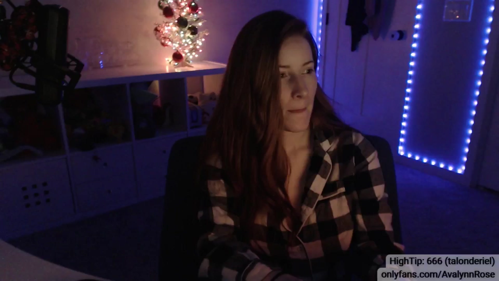 Gallery image thumbnail from AvalynnRose's myfreecams stream on, 12/23/2024, 05:13 image 6 of 20
