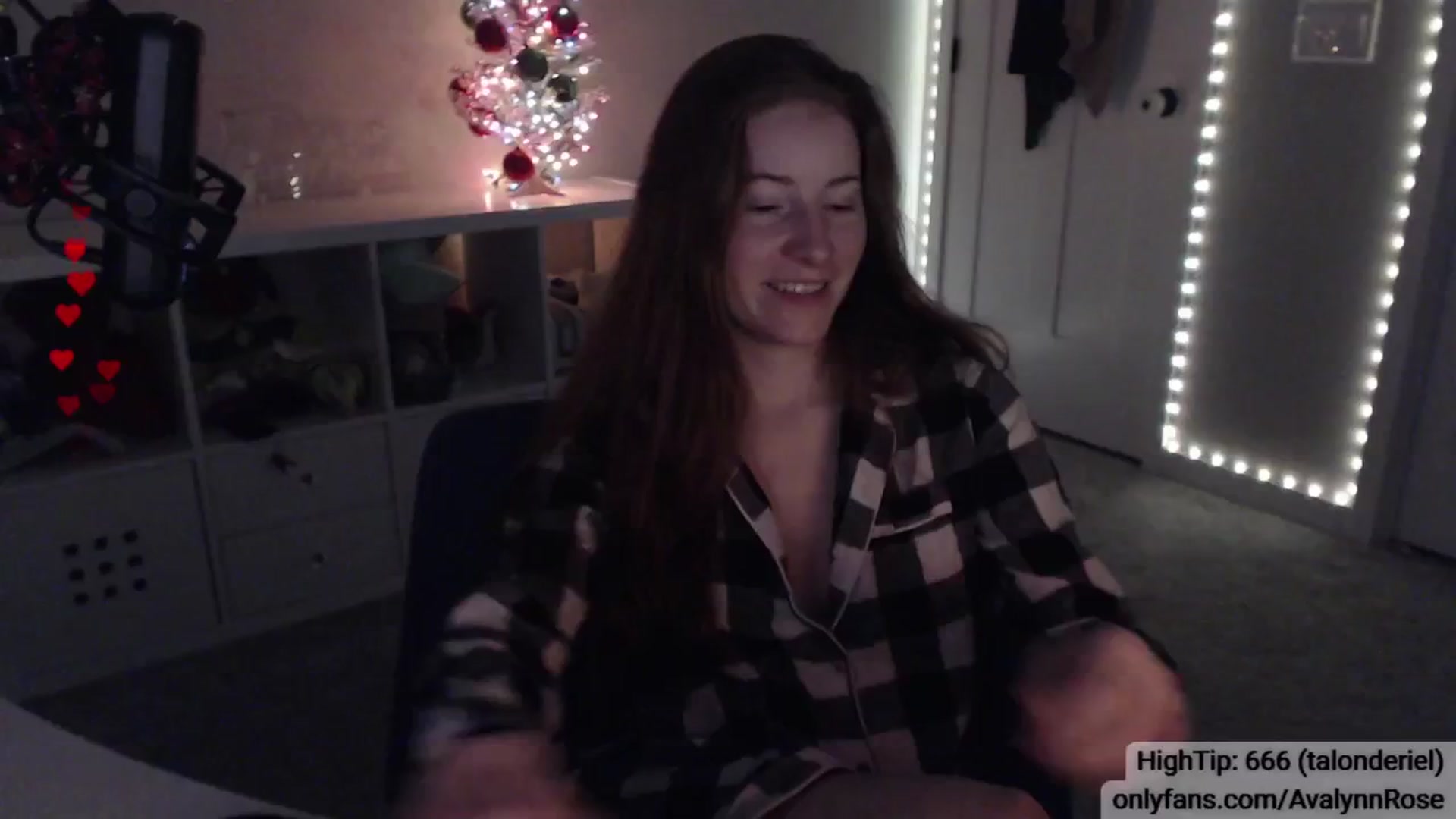 Gallery image thumbnail from AvalynnRose's myfreecams stream on, 12/23/2024, 05:13 image 12 of 20