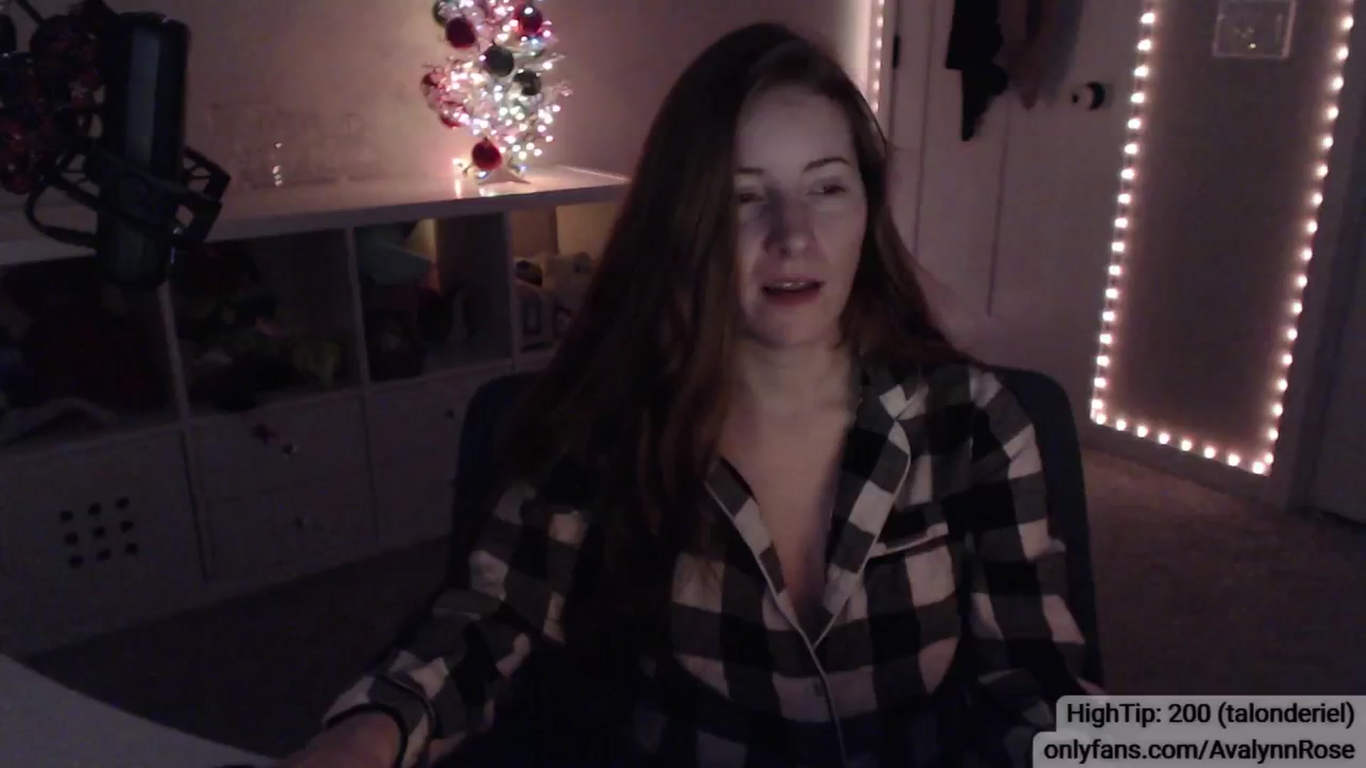 Gallery image thumbnail from AvalynnRose's myfreecams stream on, 12/23/2024, 05:13 image 5 of 20