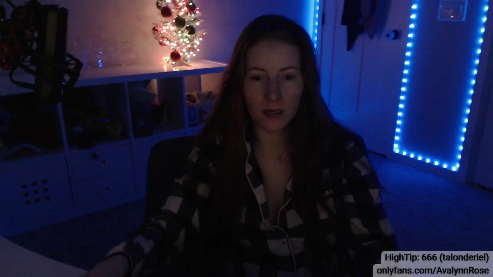 Gallery image thumbnail from AvalynnRose's myfreecams stream on, 12/23/2024, 05:13 image 10 of 20