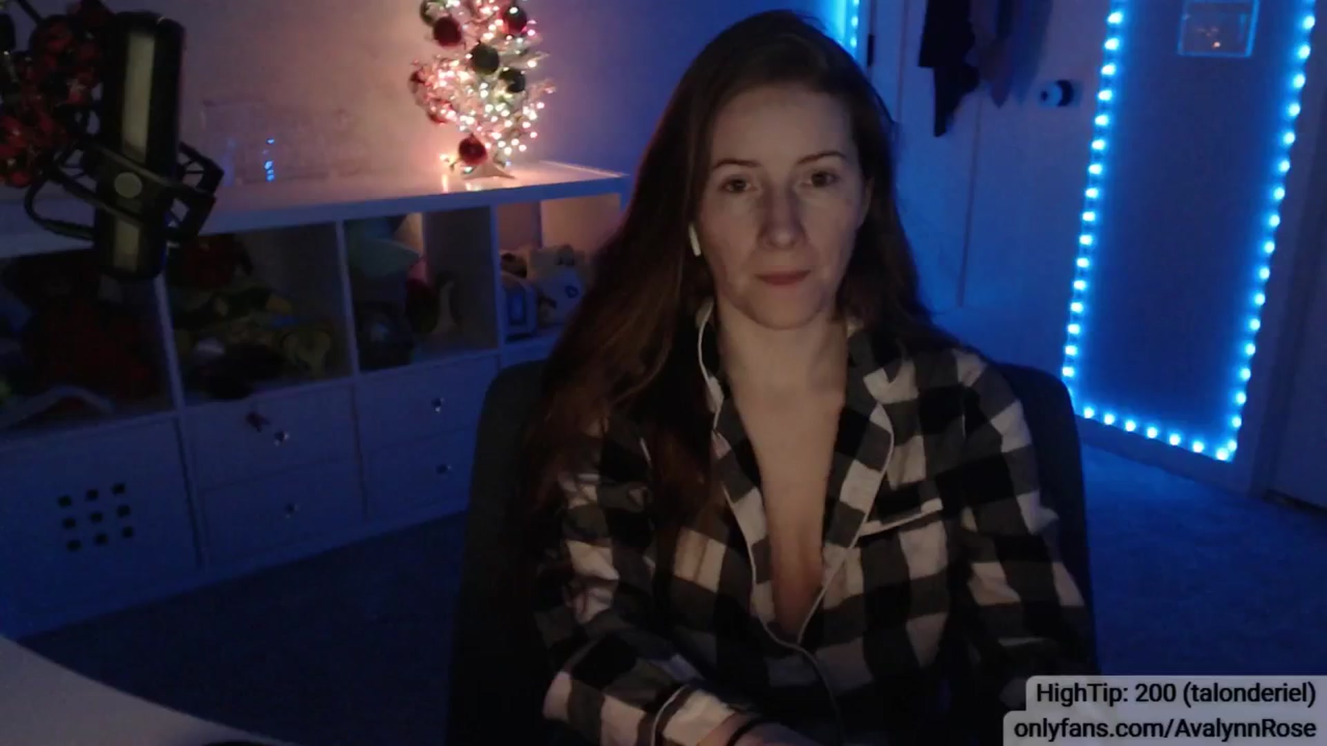 Gallery image thumbnail from AvalynnRose's myfreecams stream on, 12/23/2024, 05:13 image 3 of 20