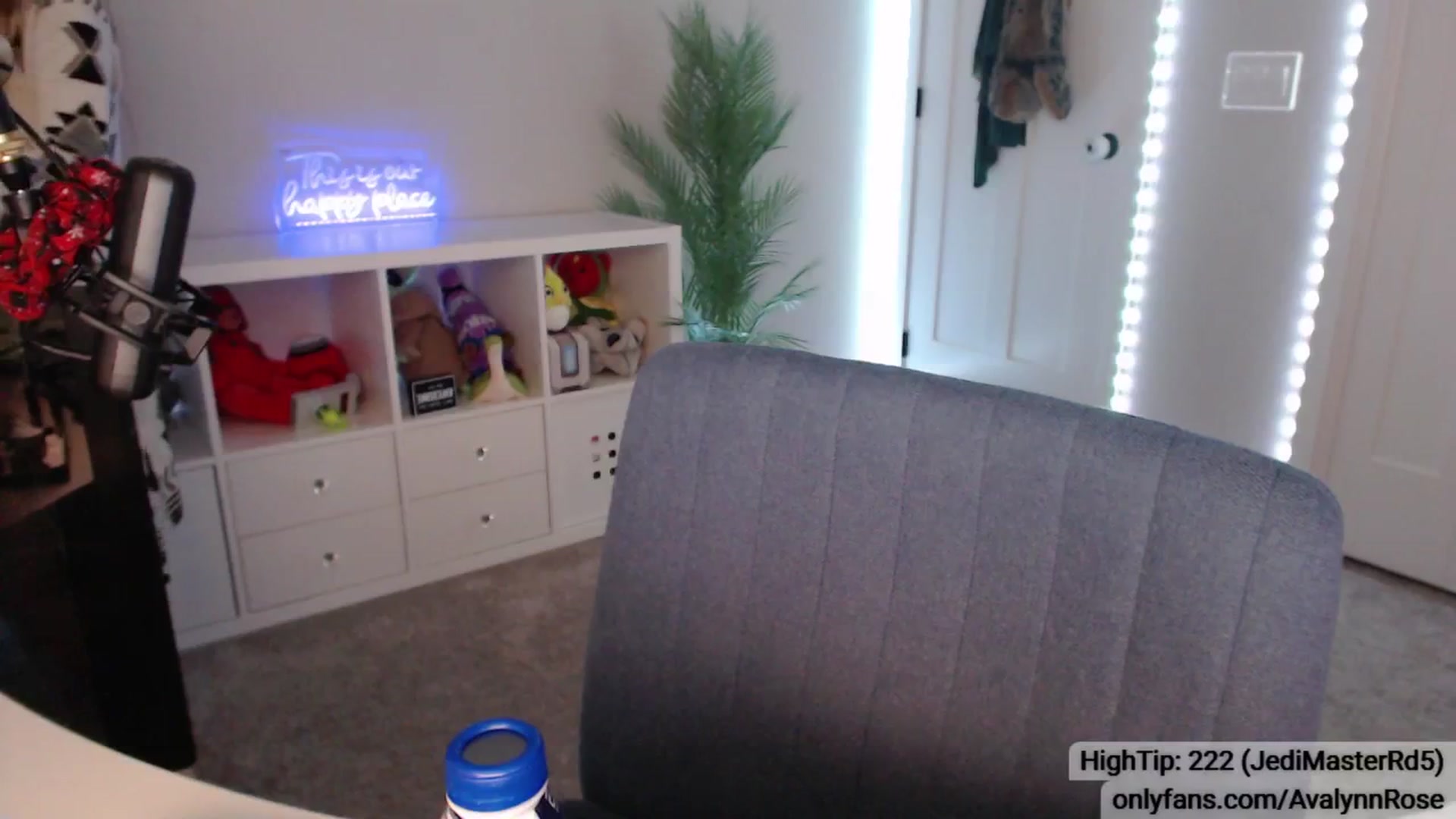 Gallery image thumbnail from AvalynnRose's myfreecams stream on, 01/12/2025, 23:34 image 18 of 20