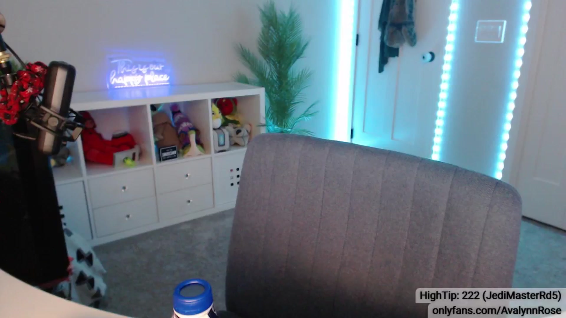 Gallery image thumbnail from AvalynnRose's myfreecams stream on, 01/12/2025, 23:34 image 17 of 20
