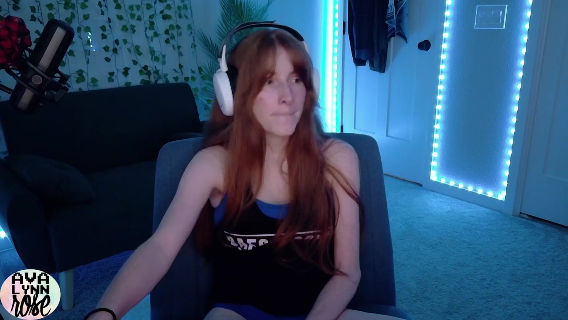 Gallery image thumbnail from AvalynnRose's myfreecams stream on, 09/18/2025, 04:04 image 5 of 20