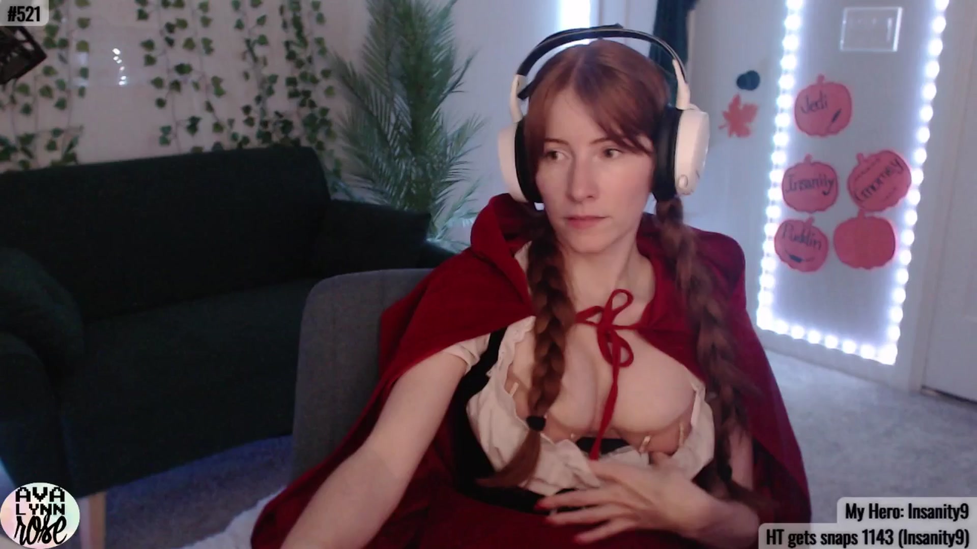 Gallery image thumbnail from AvalynnRose's myfreecams stream on, 10/16/2025, 05:45 image 8 of 20
