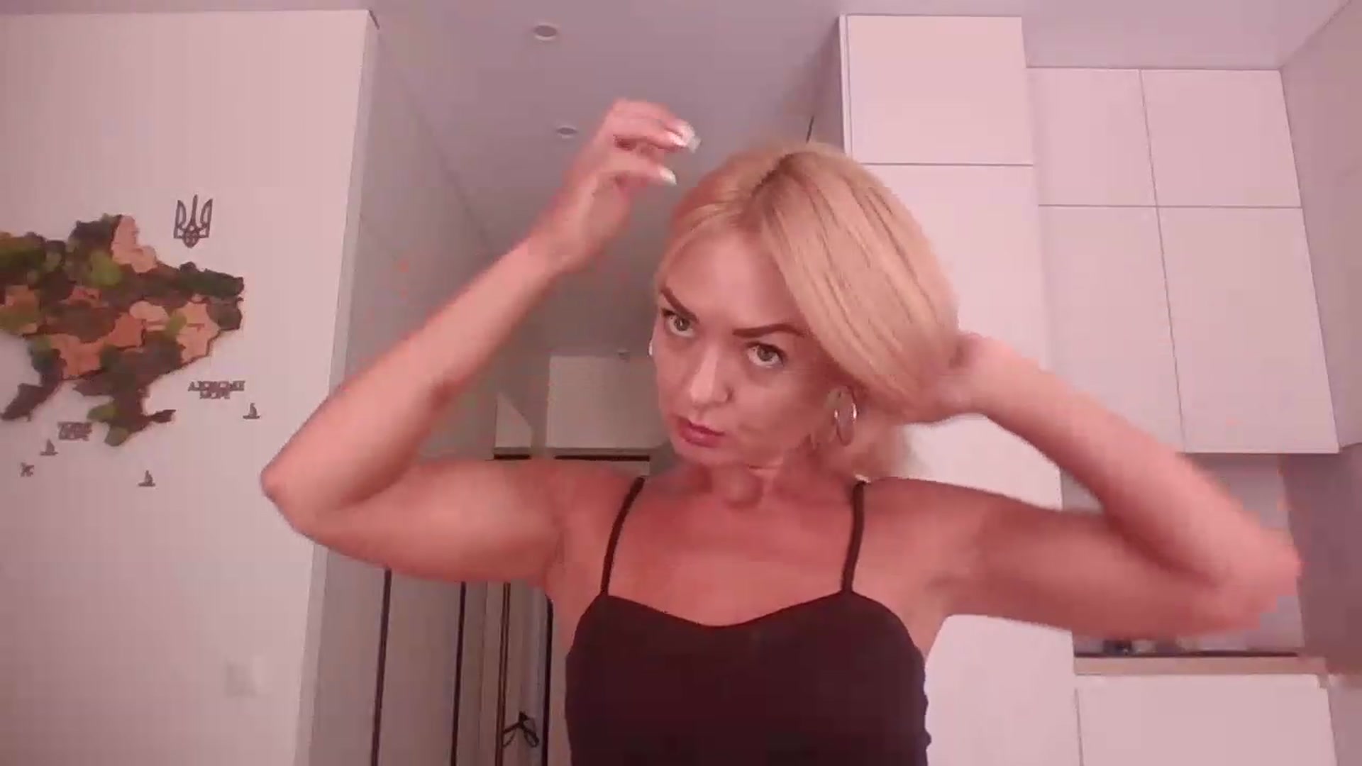 Gallery image thumbnail from AvelineGlow's myfreecams stream on, 08/13/2026, 12:12 image 3 of 20