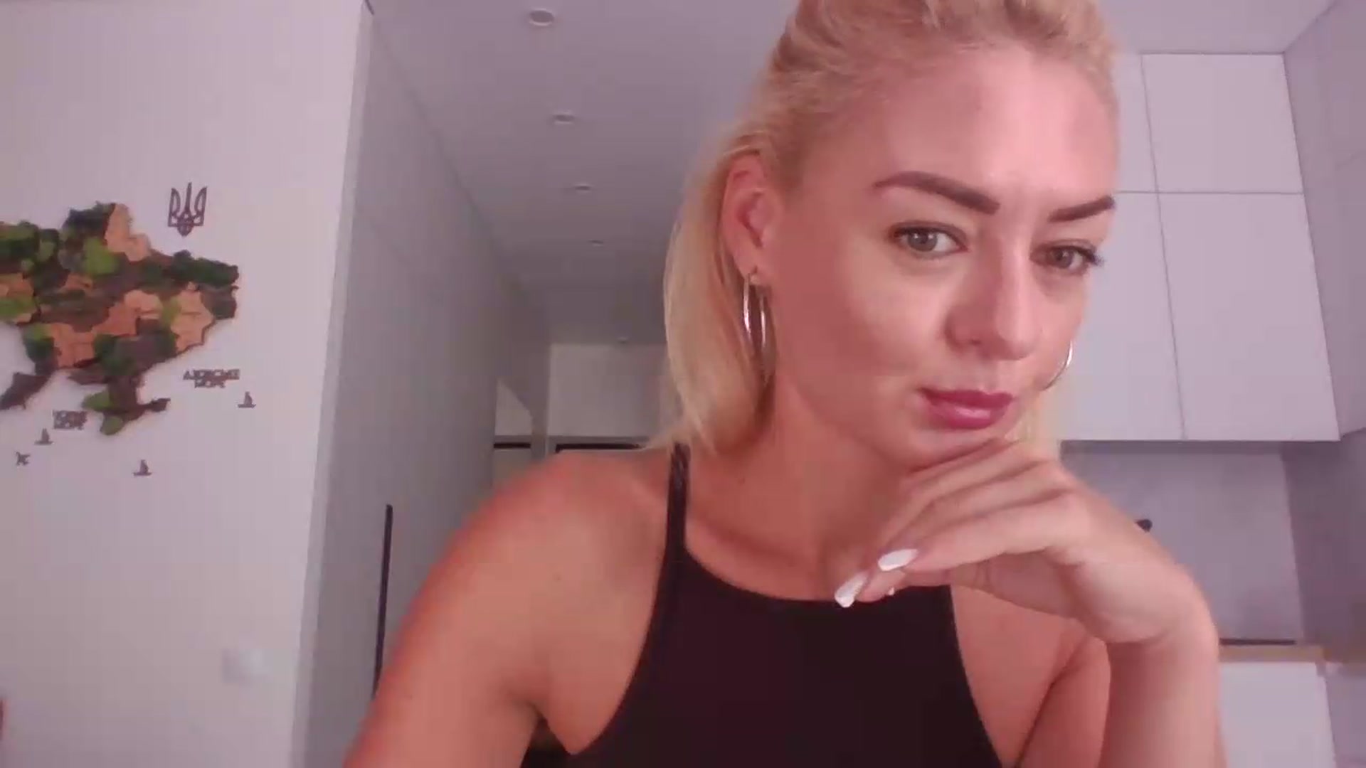 Gallery image thumbnail from AvelineGlow's myfreecams stream on, 08/17/2026, 09:29 image 12 of 20