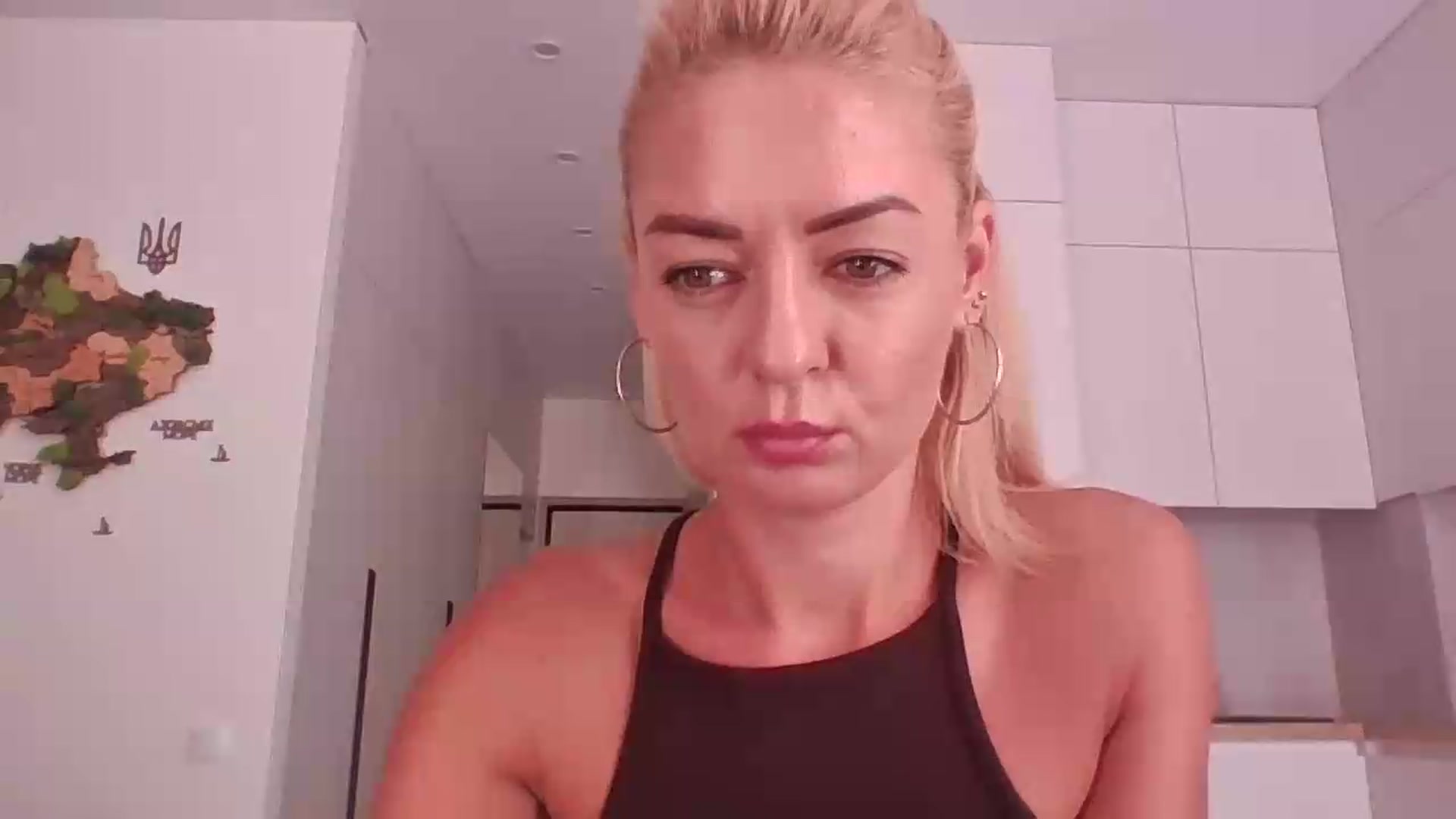 Gallery image thumbnail from AvelineGlow's myfreecams stream on, 08/17/2026, 11:17 image 12 of 20