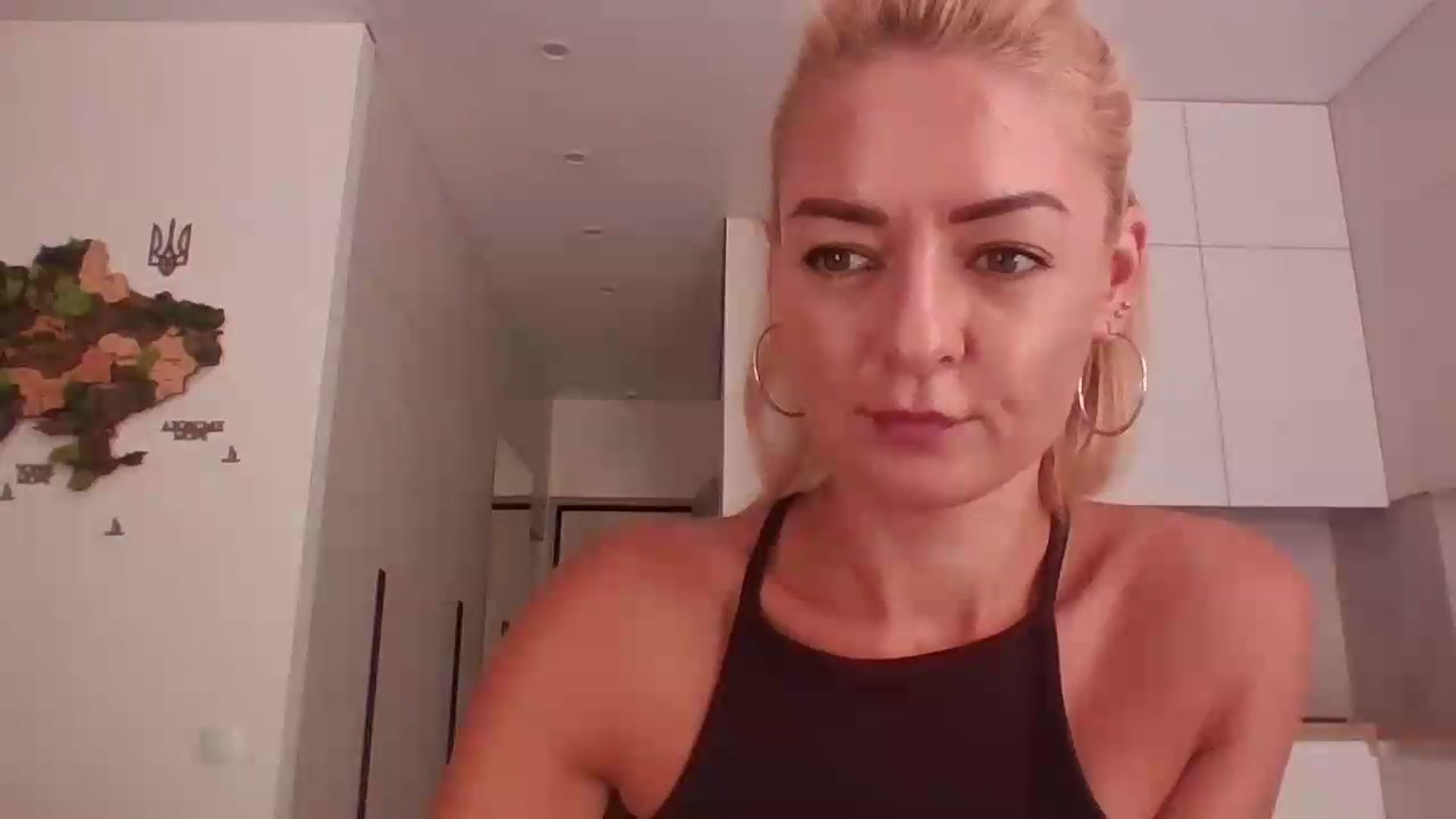 Gallery image thumbnail from AvelineGlow's myfreecams stream on, 08/17/2026, 11:17 image 15 of 20