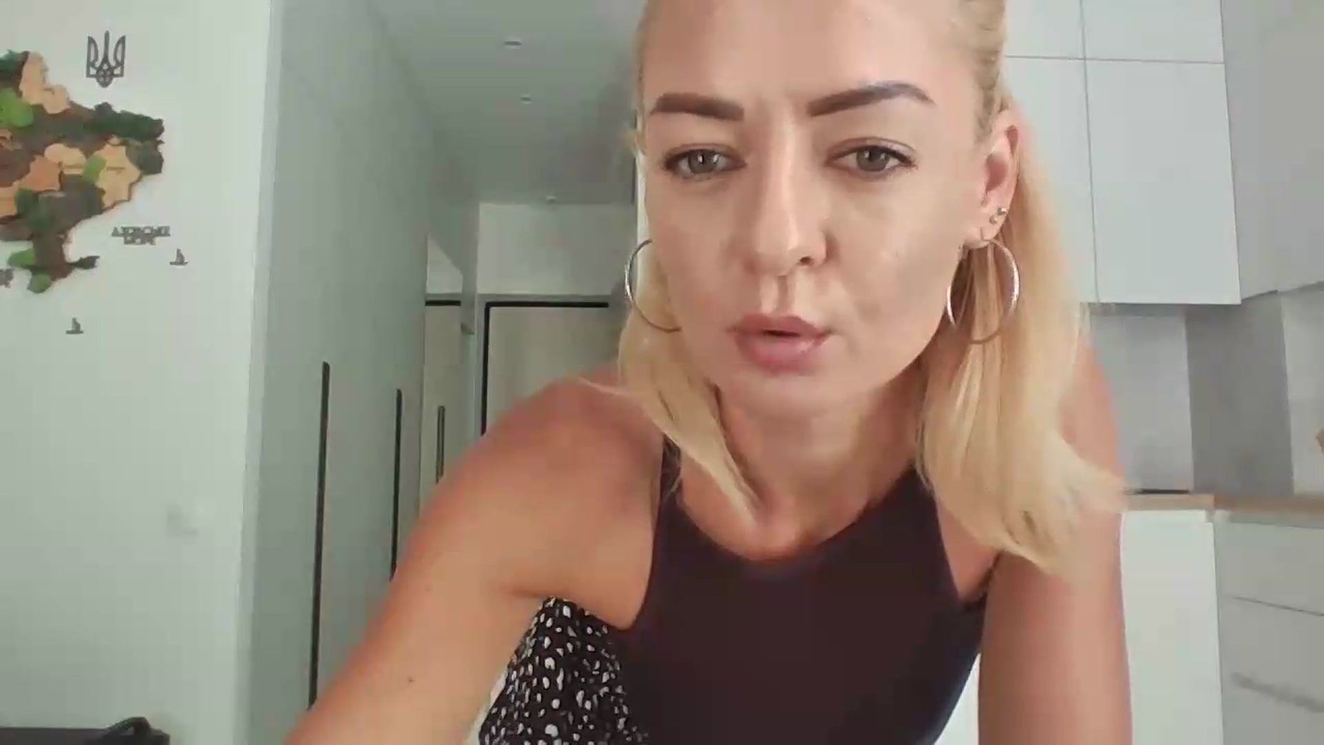 Gallery image thumbnail from AvelineGlow's myfreecams stream on, 08/17/2026, 11:17 image 18 of 20