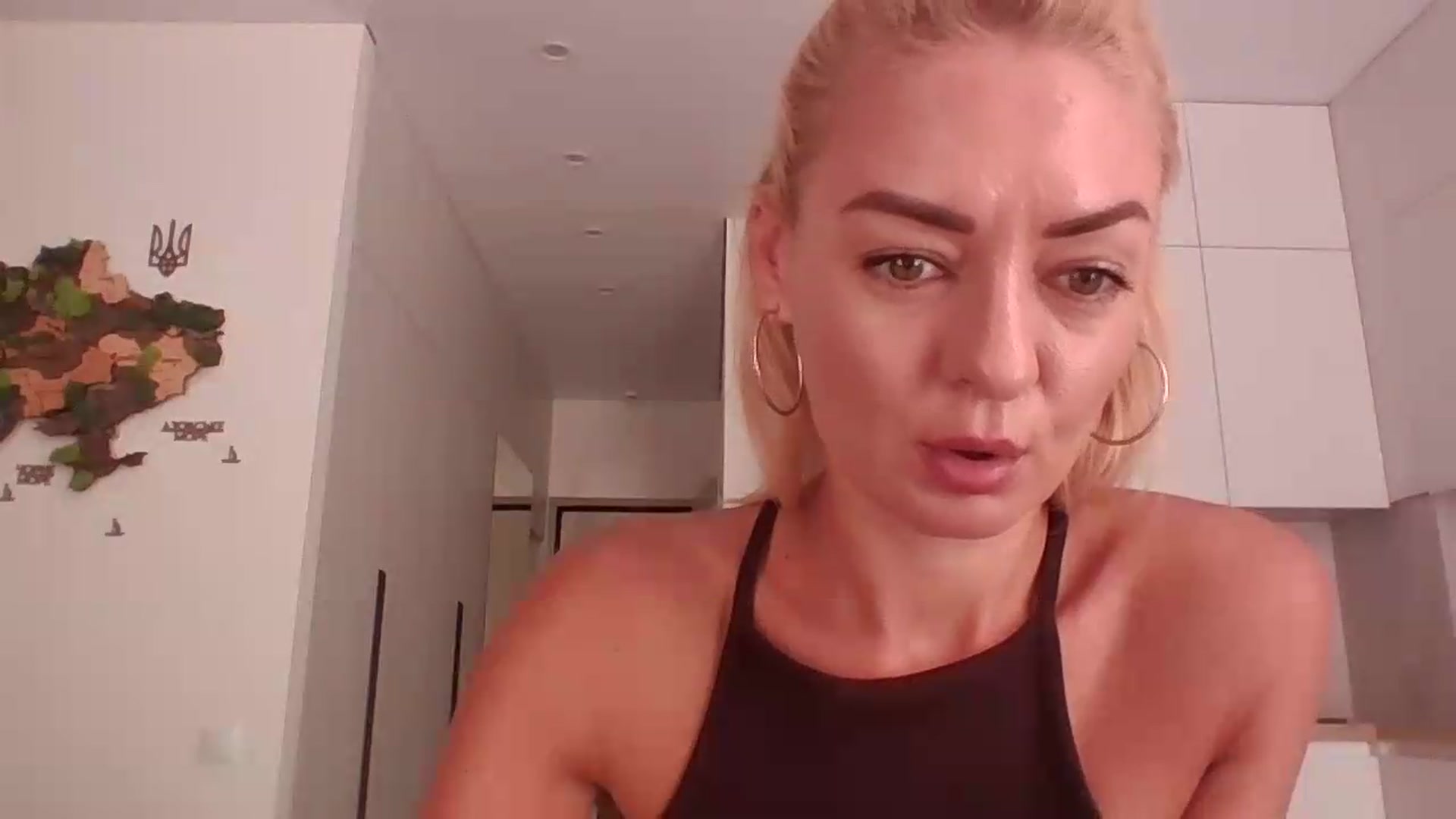 Gallery image thumbnail from AvelineGlow's myfreecams stream on, 08/17/2026, 11:17 image 16 of 20